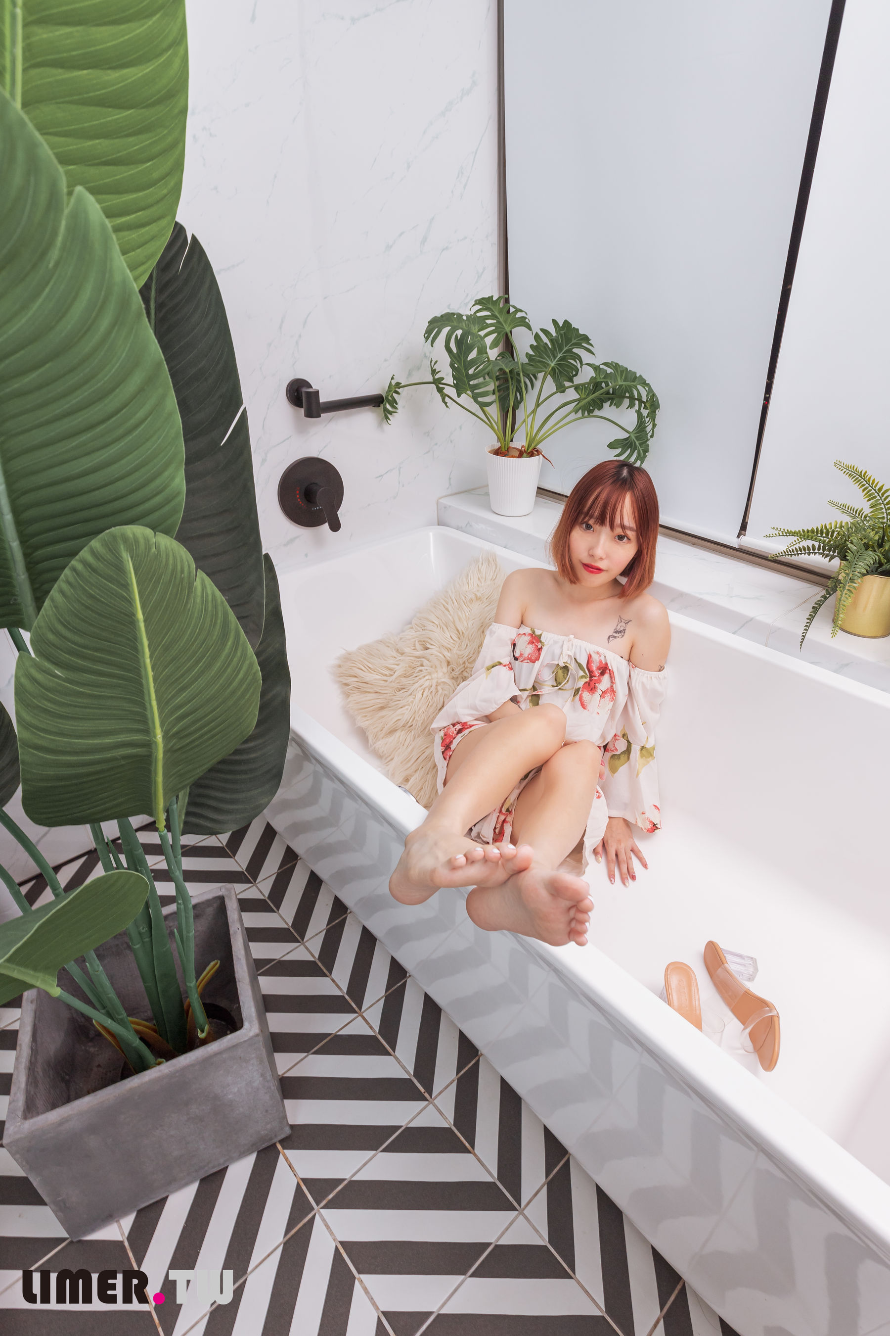 Limerence原创 No.093 小容包 浴室高跟鞋邂逅/(175P)
