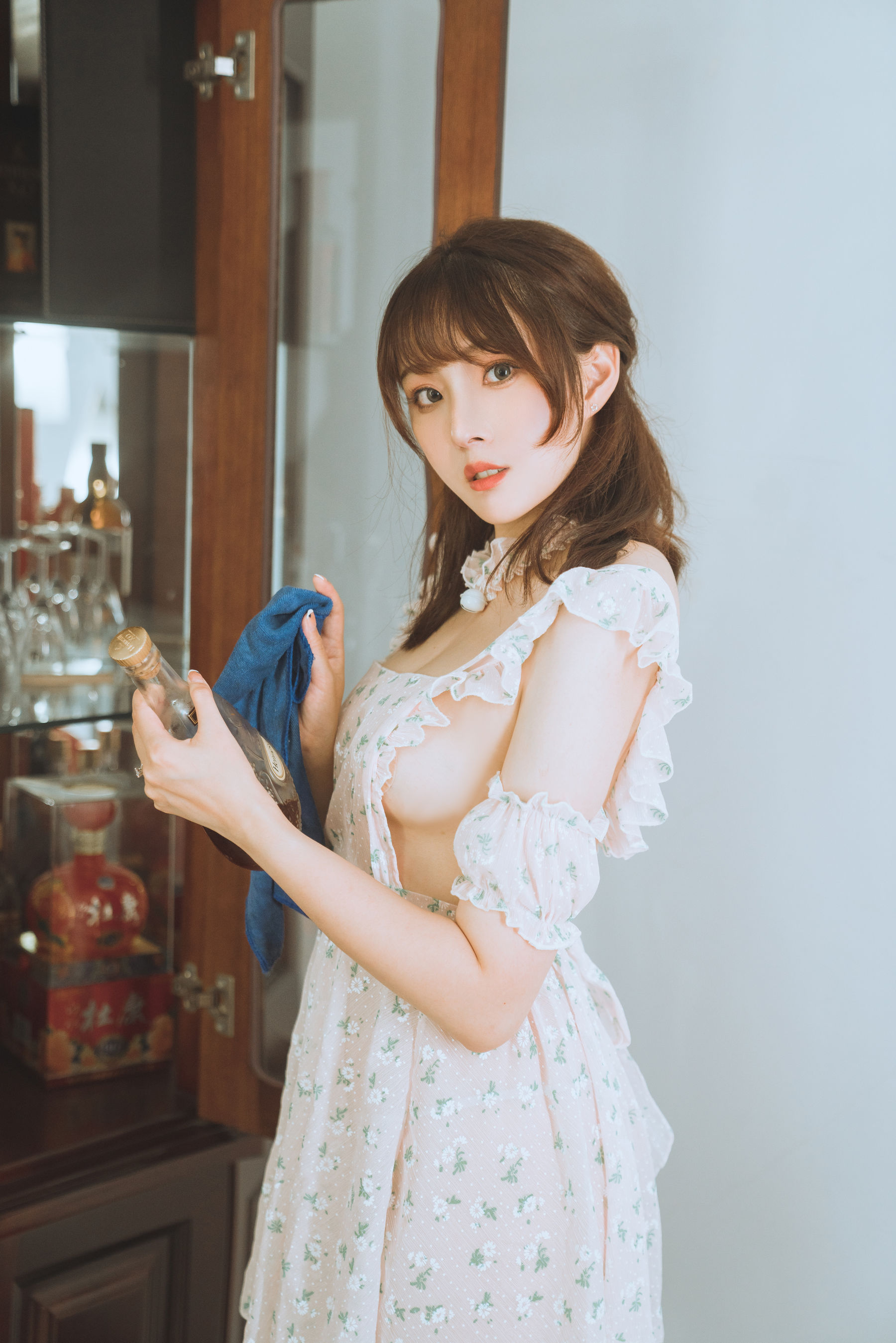 Natsuko夏夏子 - 碎花围裙/(55P)