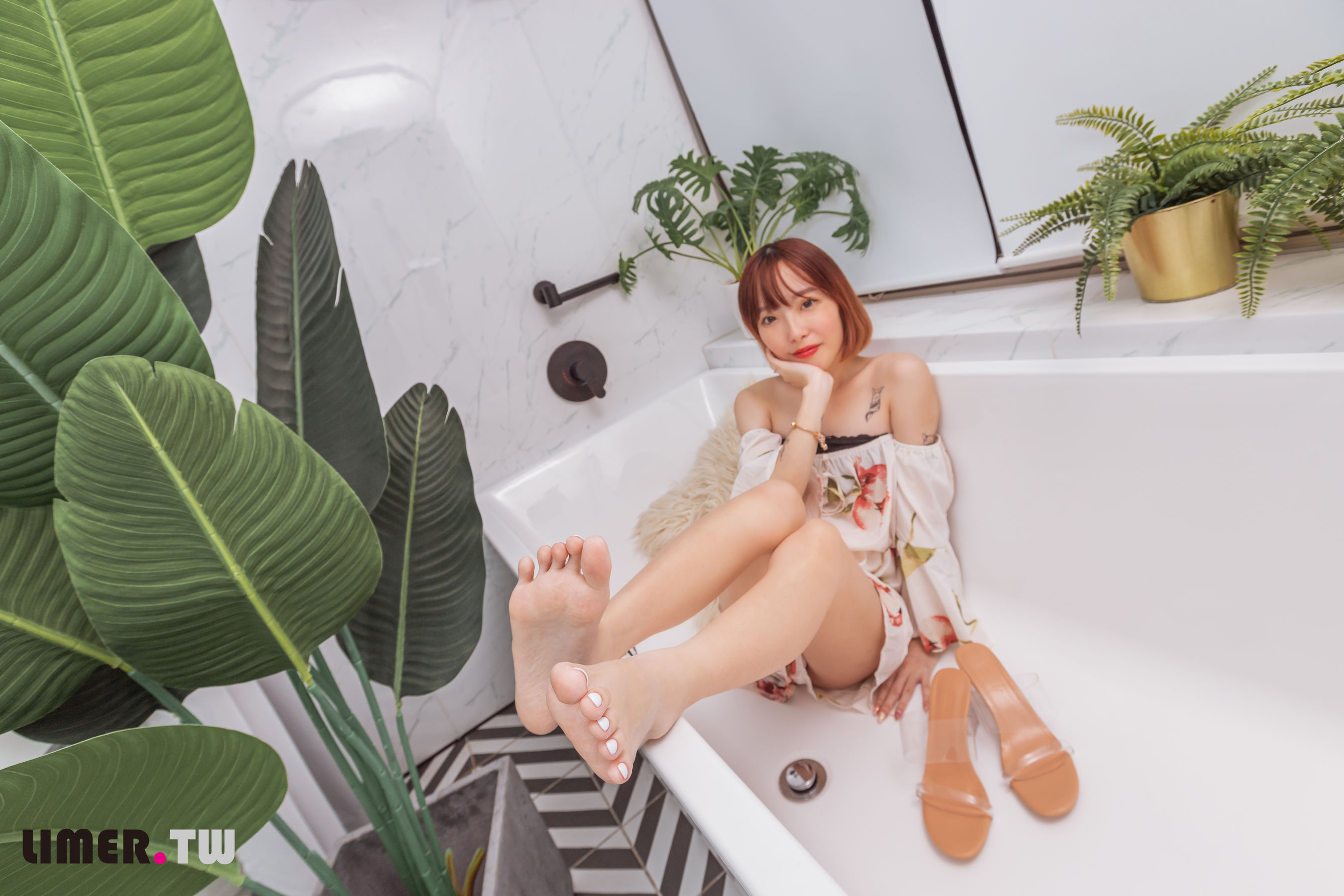 Limerence原创 No.093 小容包 浴室高跟鞋邂逅/(175P)