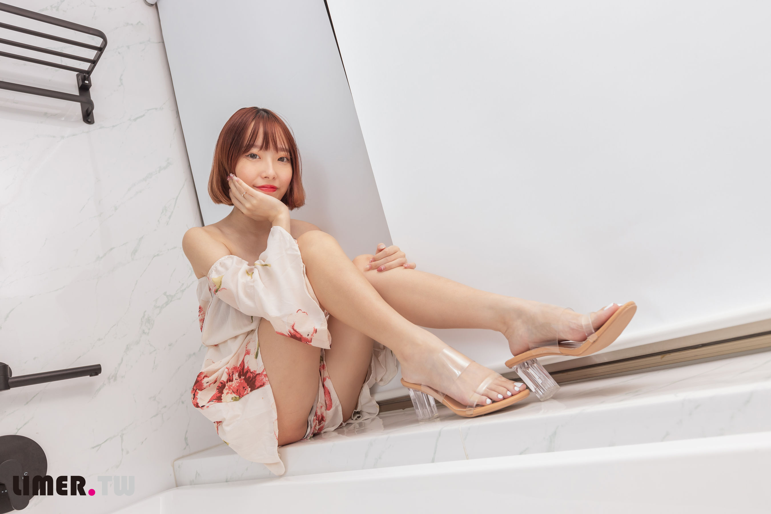 Limerence原创 No.093 小容包 浴室高跟鞋邂逅/(175P)