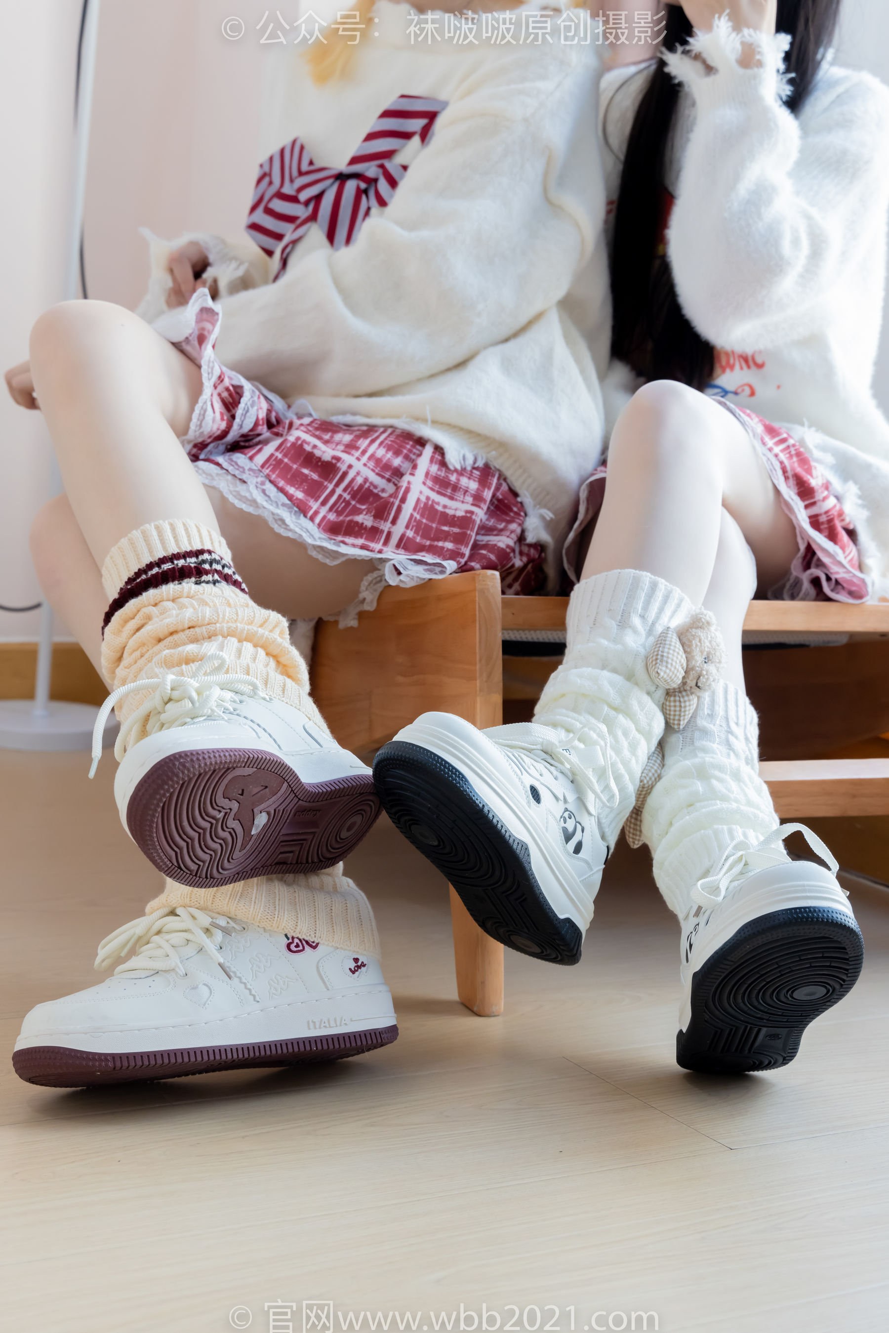 BoBoSocks袜啵啵 No.484 小甜豆&甜甜圈 - 两双板鞋、油亮肉丝、堆堆袜套、白棉袜、脚对脚 斗脚 手互相挠脚剧情/(172P)