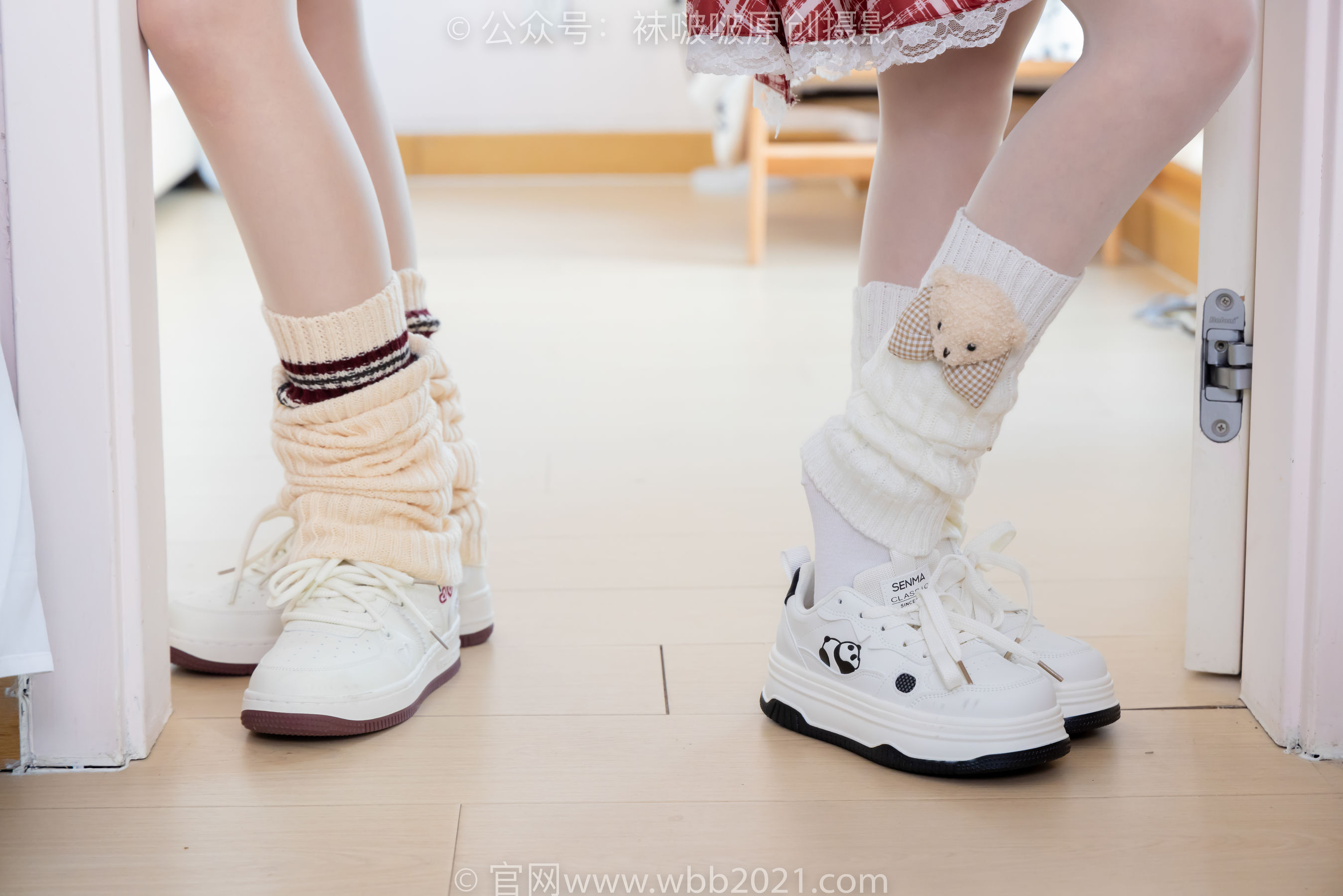 BoBoSocks袜啵啵 No.484 小甜豆&甜甜圈 - 两双板鞋、油亮肉丝、堆堆袜套、白棉袜、脚对脚 斗脚 手互相挠脚剧情/(172P)
