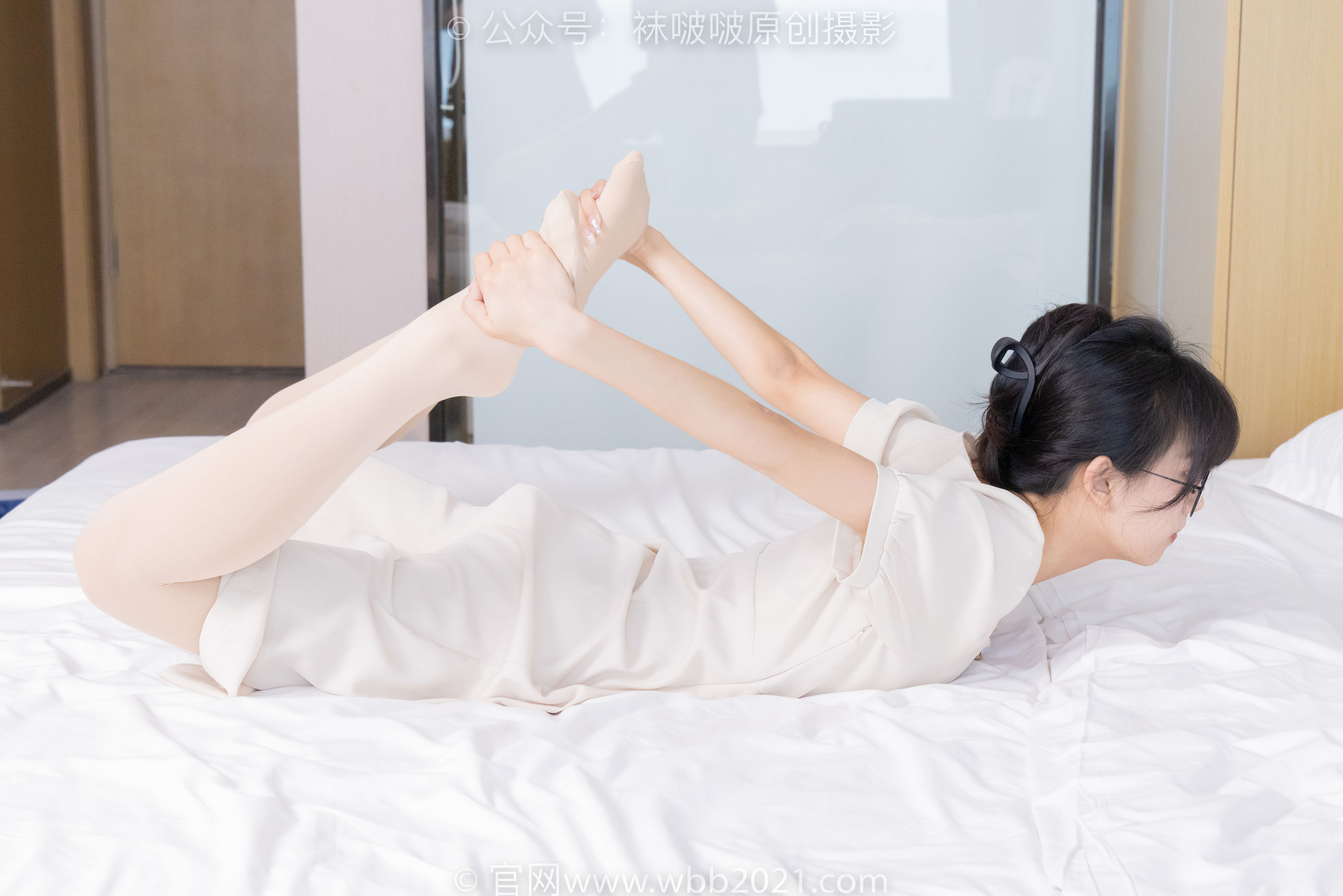 BoBoSocks袜啵啵 No.483 奶油 - 板鞋、白船袜厚肉丝叠穿、厚肉丝、瑜伽动作、船袜和丝袜分别踩葡萄剧情/(170P)