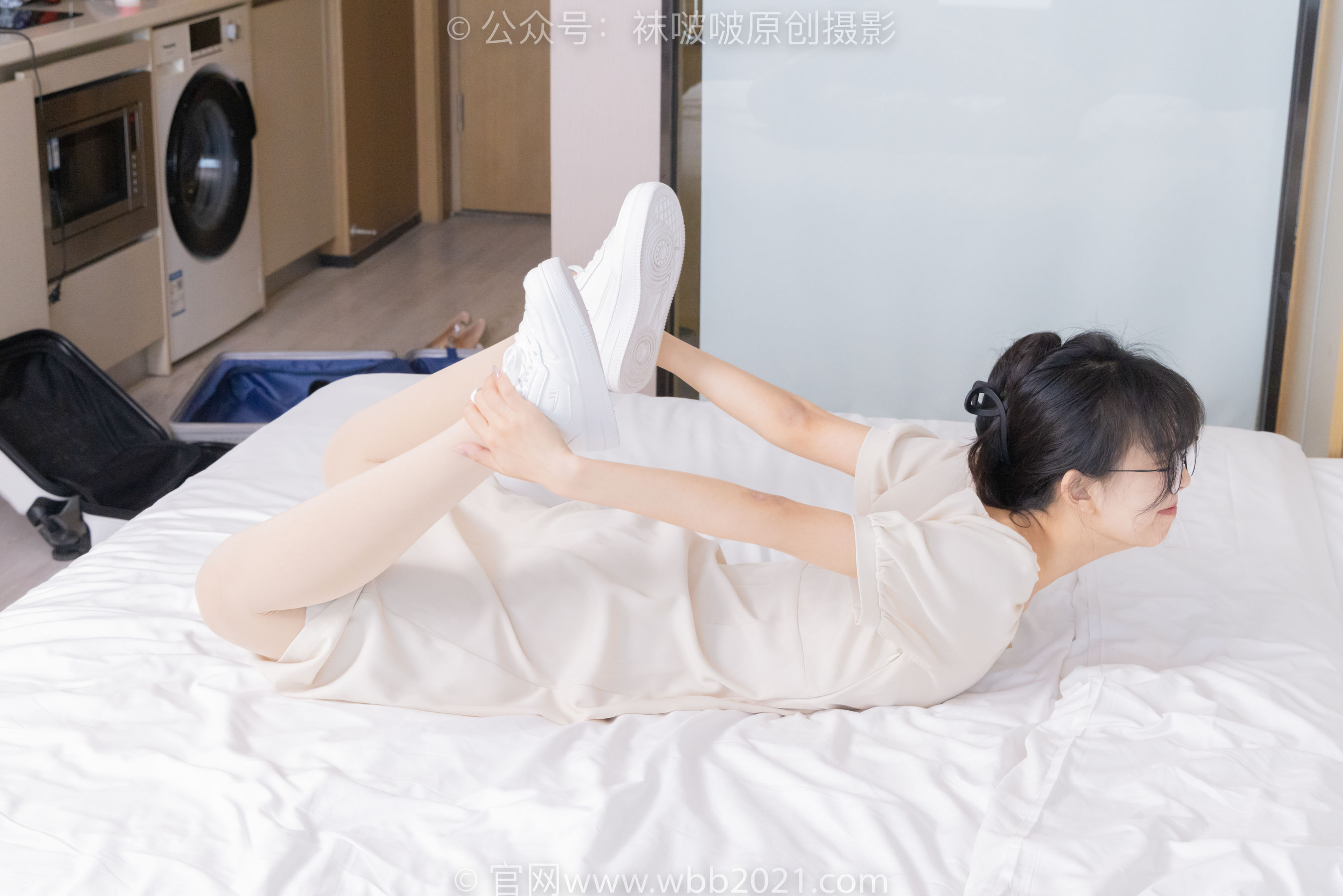 BoBoSocks袜啵啵 No.483 奶油 - 板鞋、白船袜厚肉丝叠穿、厚肉丝、瑜伽动作、船袜和丝袜分别踩葡萄剧情/(170P)