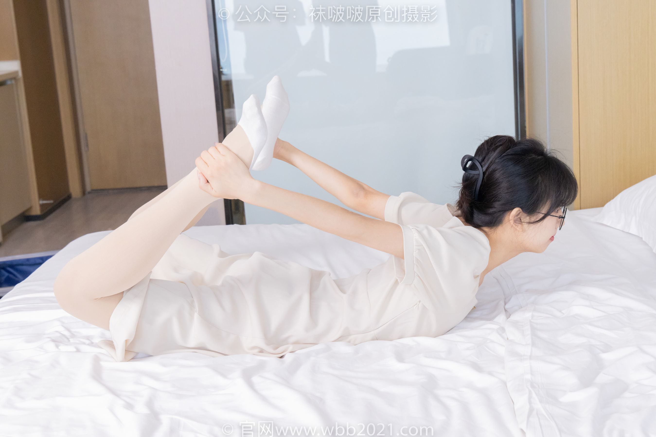 BoBoSocks袜啵啵 No.483 奶油 - 板鞋、白船袜厚肉丝叠穿、厚肉丝、瑜伽动作、船袜和丝袜分别踩葡萄剧情/(170P)