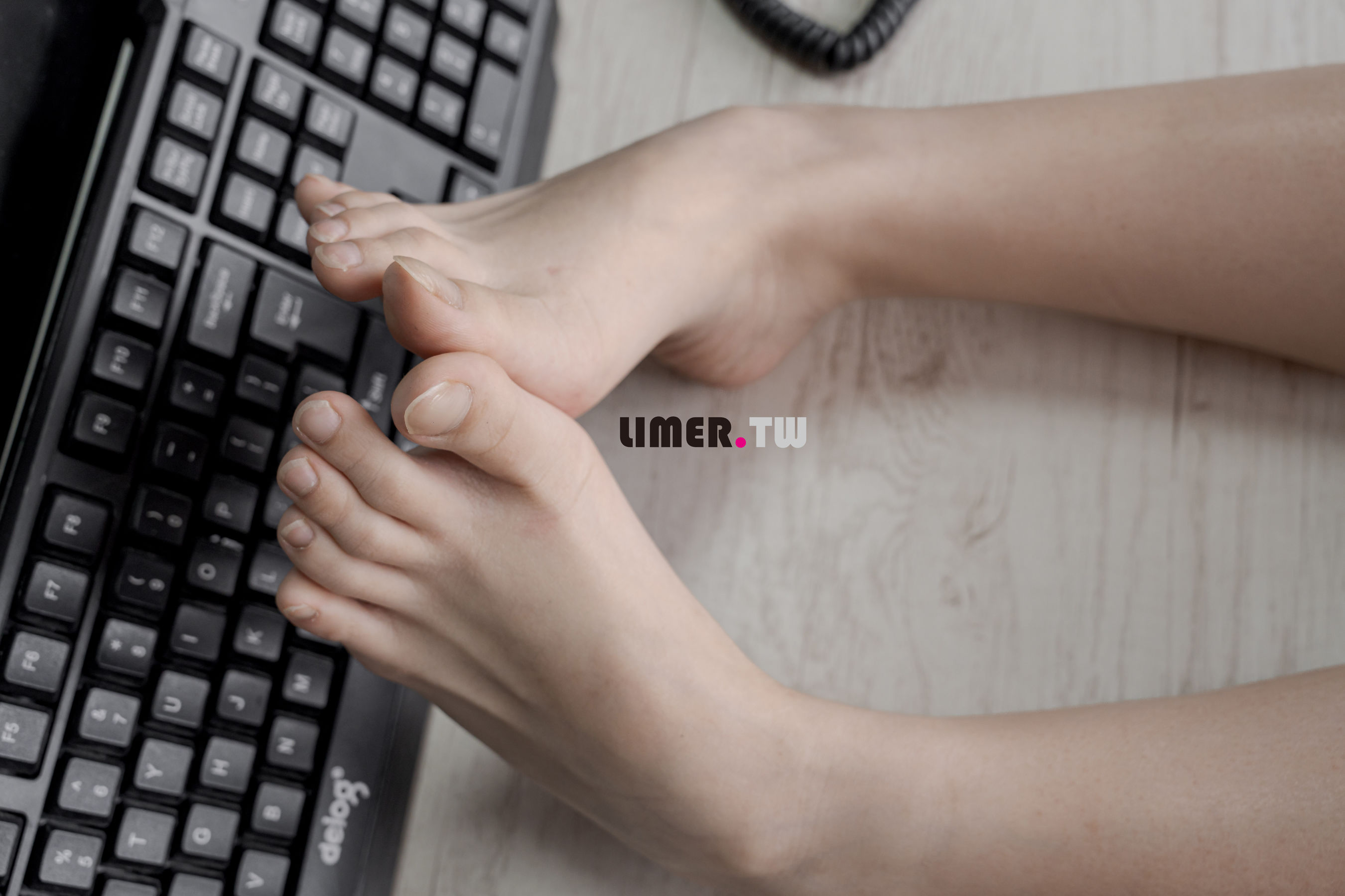 Limerence原创 No.095 之之 绝美职员让你上班无法专心的黑丝＆裸足/(202P)