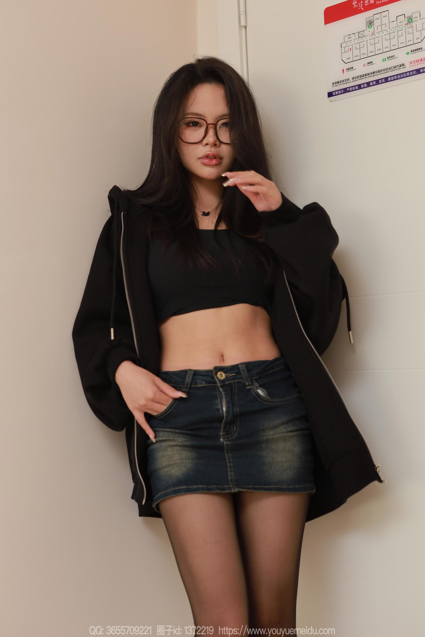 IESS异思趣向 - 模特： 兔兔 《黑丝沙发》/(88P)