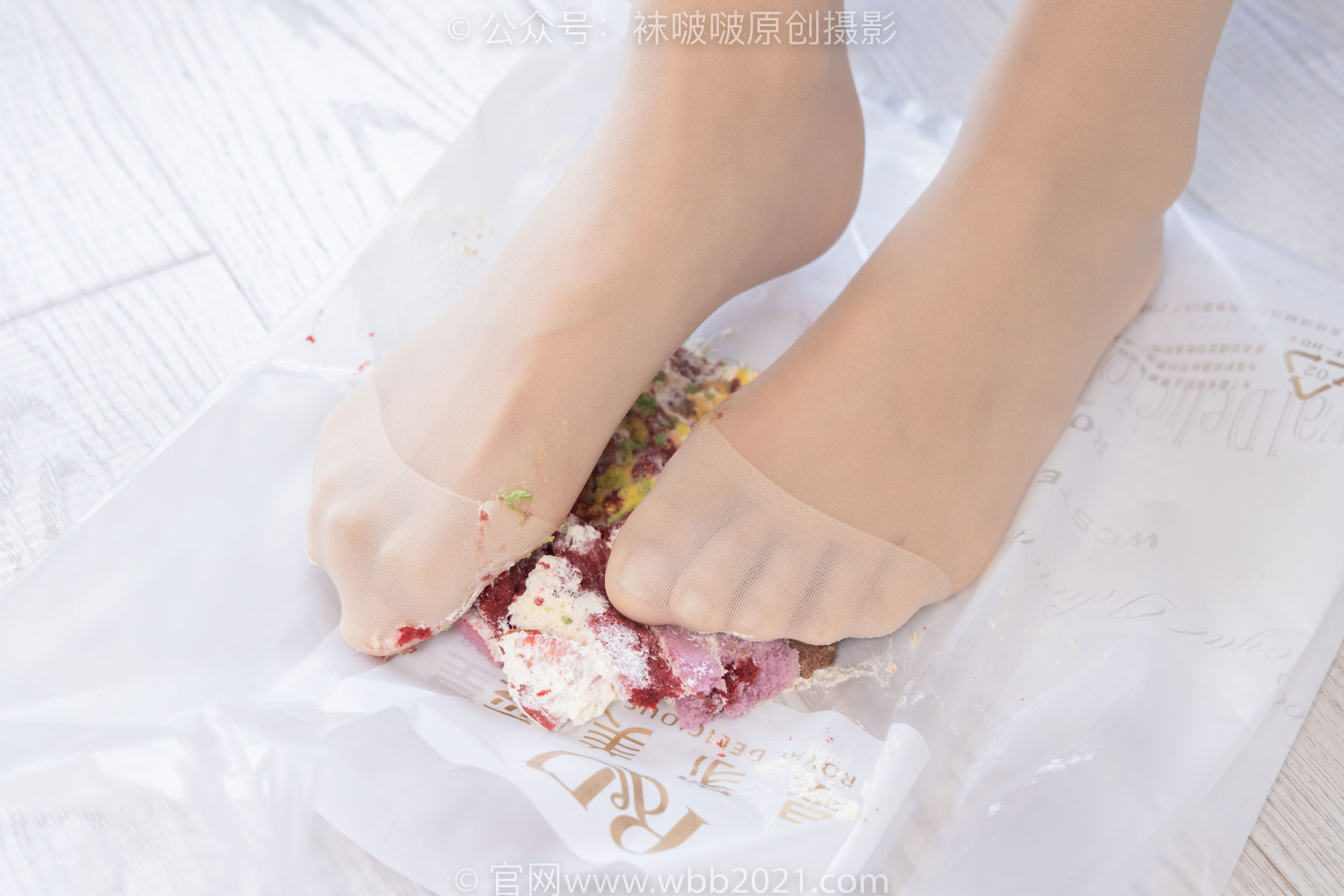 BoBoSocks袜啵啵 No.494 奶油 - 帆布鞋、薄肉丝、薄肉丝踩小蛋糕剧情/(160P)