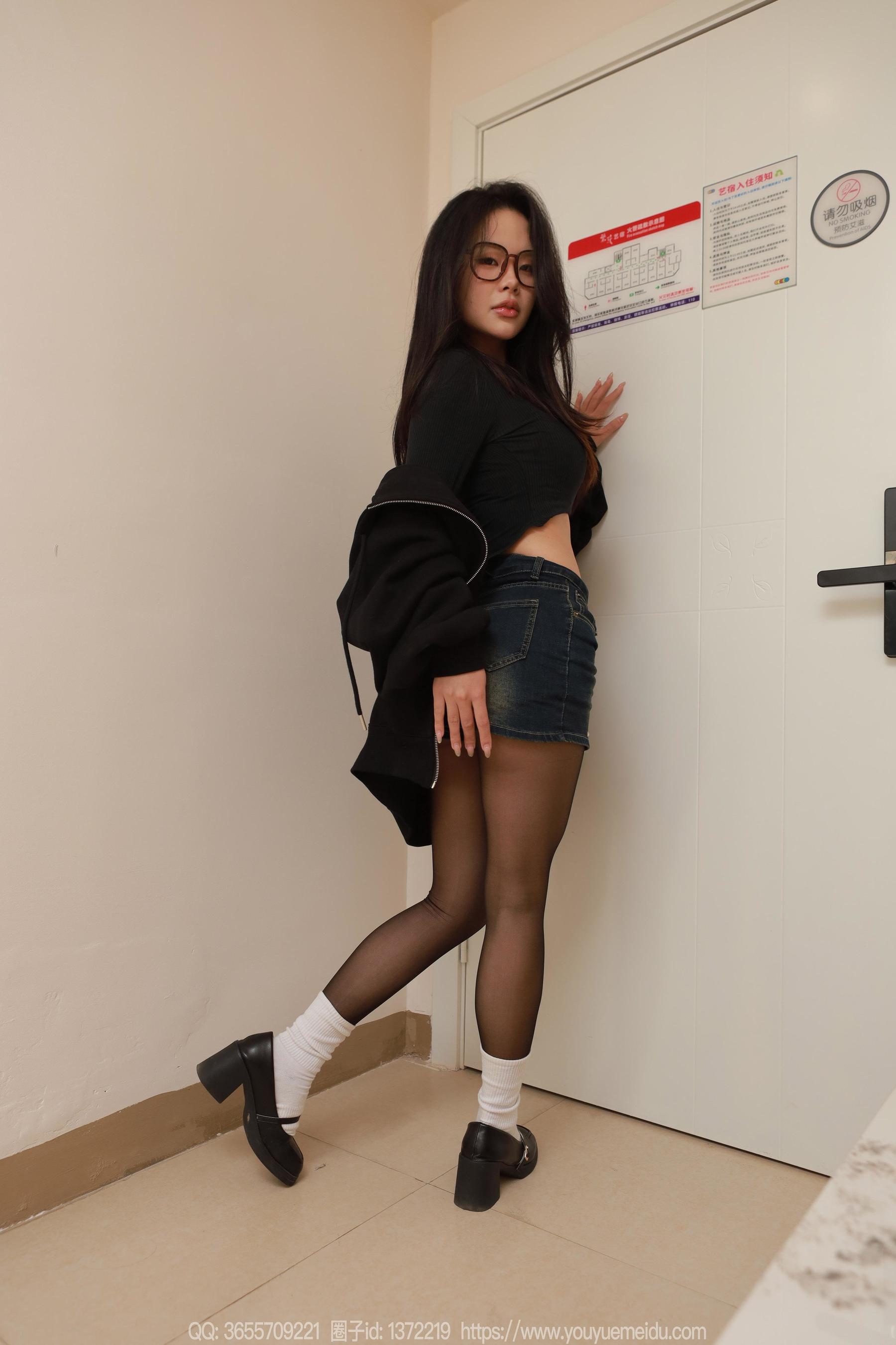 IESS异思趣向 - 模特： 兔兔 《黑丝沙发》/(88P)