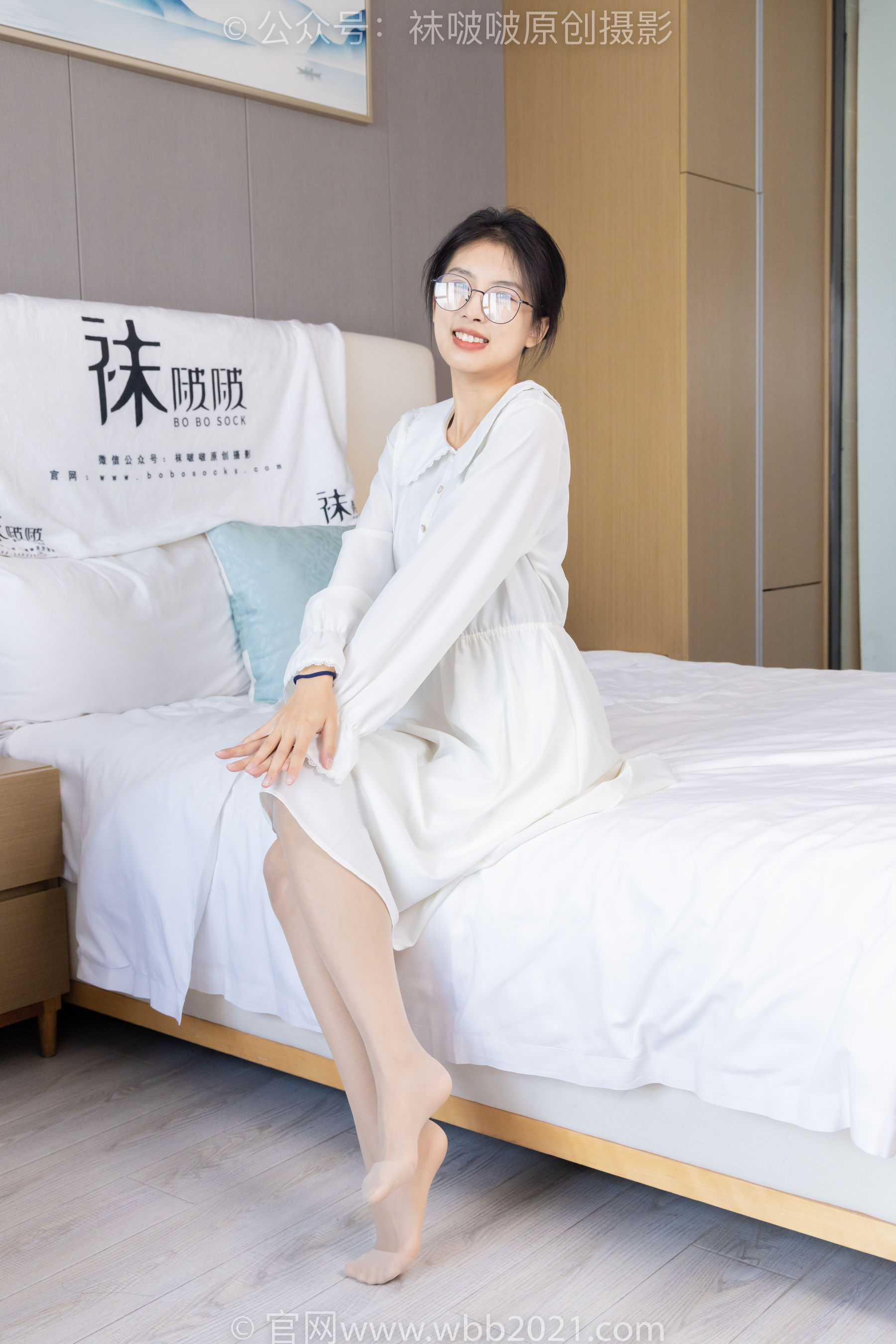 BoBoSocks袜啵啵 No.494 奶油 - 帆布鞋、薄肉丝、薄肉丝踩小蛋糕剧情/(160P)