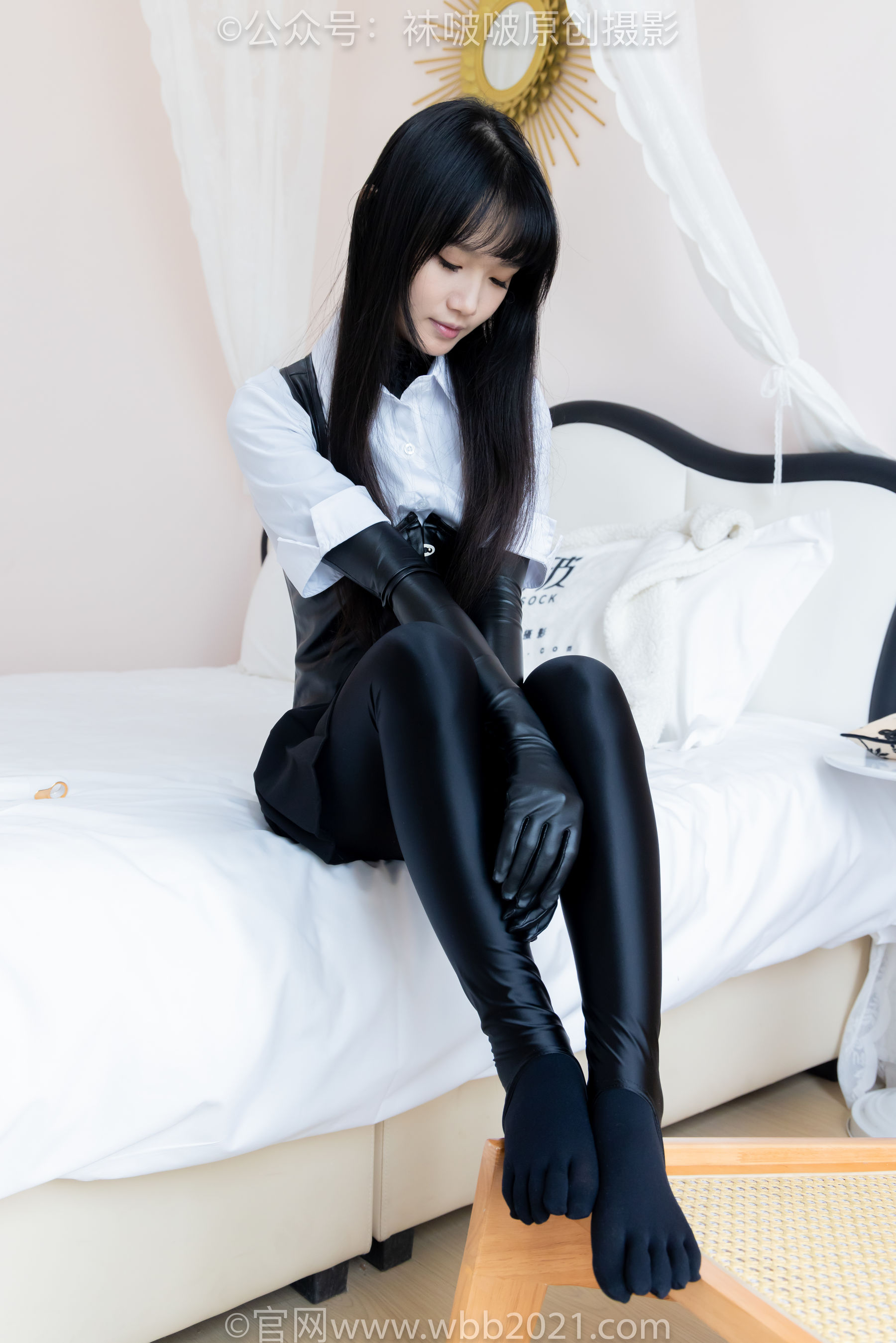 BoBoSocks袜啵啵 No.499 甜甜圈 - 高跟长靴、踩脚裤、厚黑丝五指袜、黑皮手套、裤里丝/(144P)