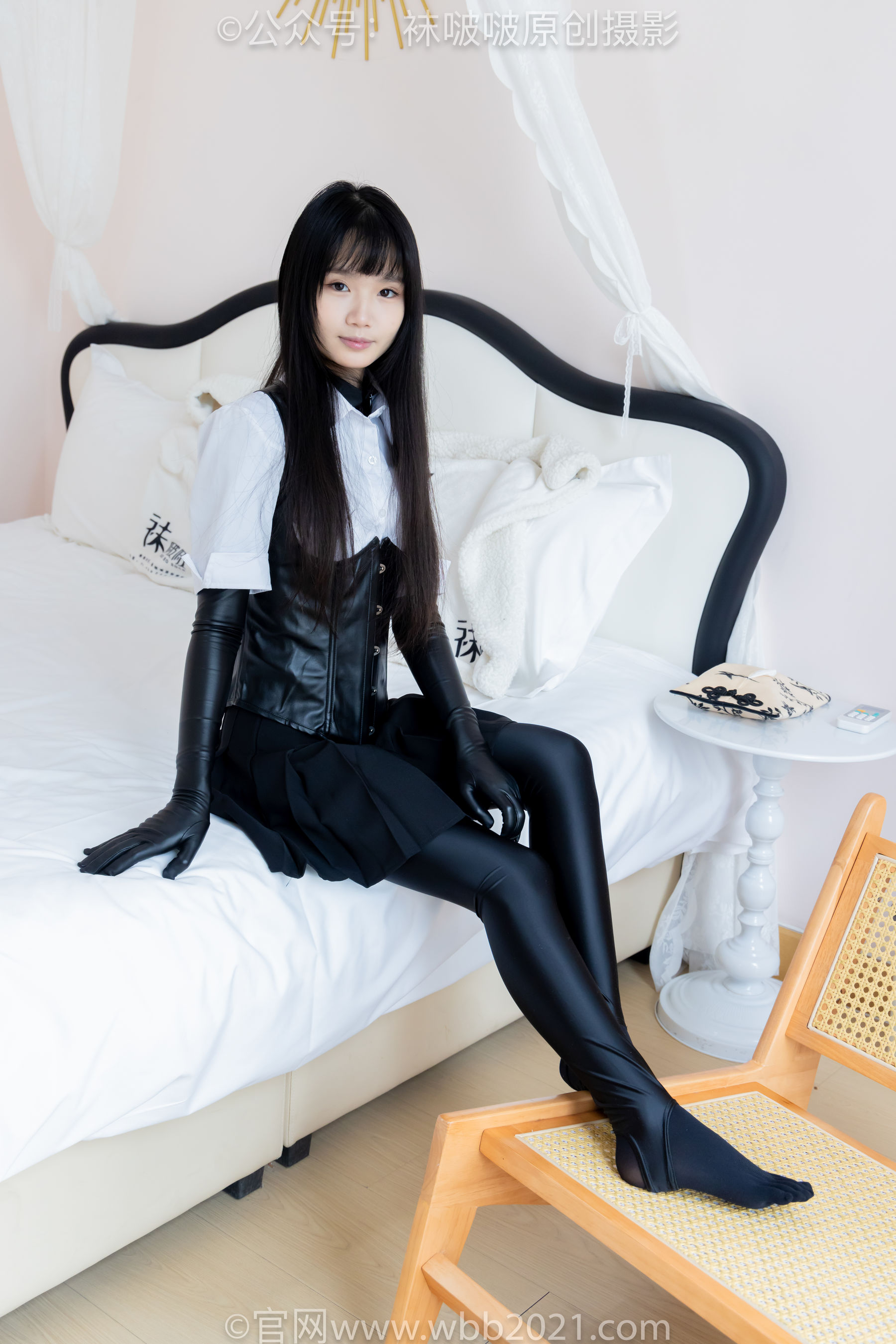 BoBoSocks袜啵啵 No.499 甜甜圈 - 高跟长靴、踩脚裤、厚黑丝五指袜、黑皮手套、裤里丝/(144P)