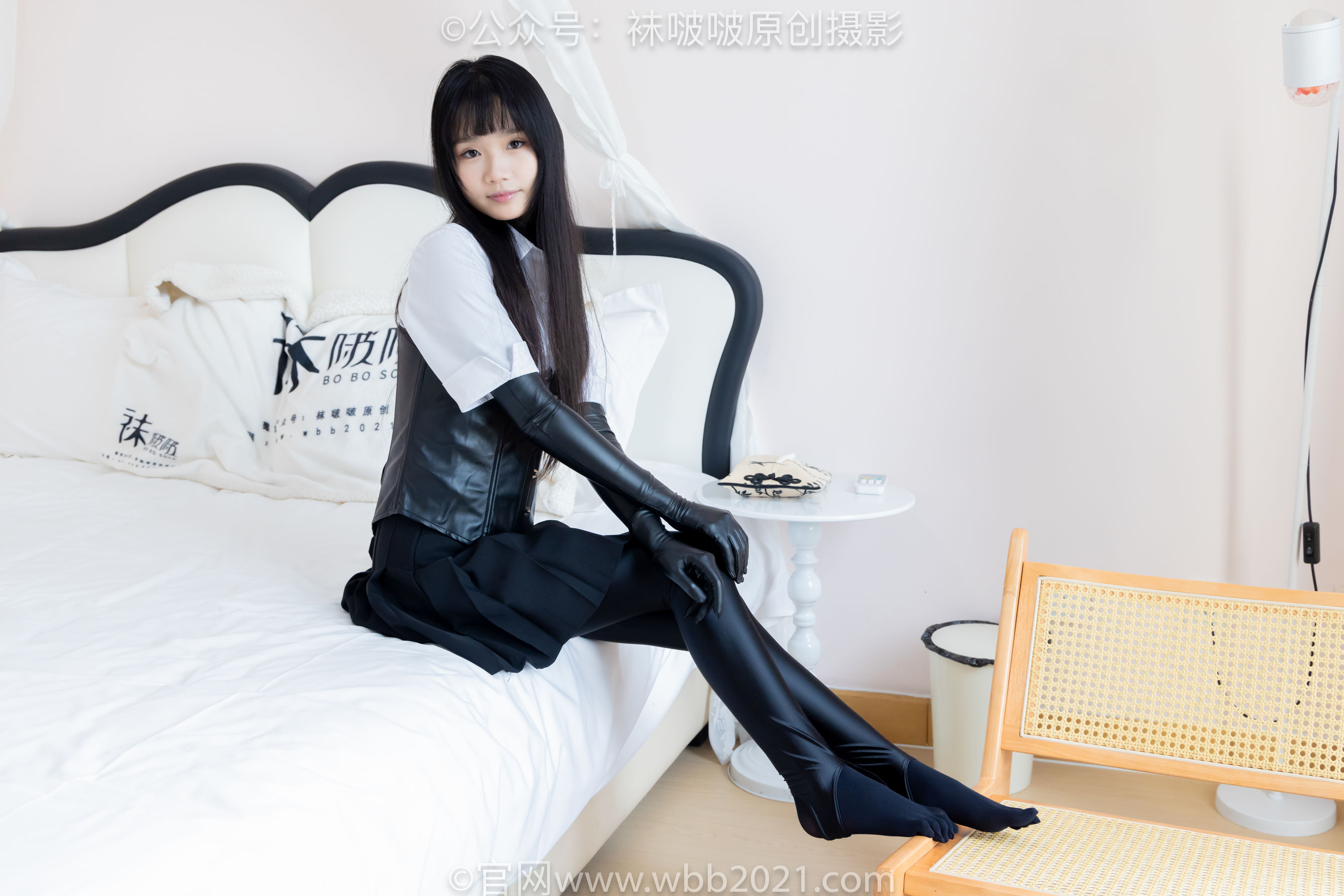 BoBoSocks袜啵啵 No.499 甜甜圈 - 高跟长靴、踩脚裤、厚黑丝五指袜、黑皮手套、裤里丝/(144P)