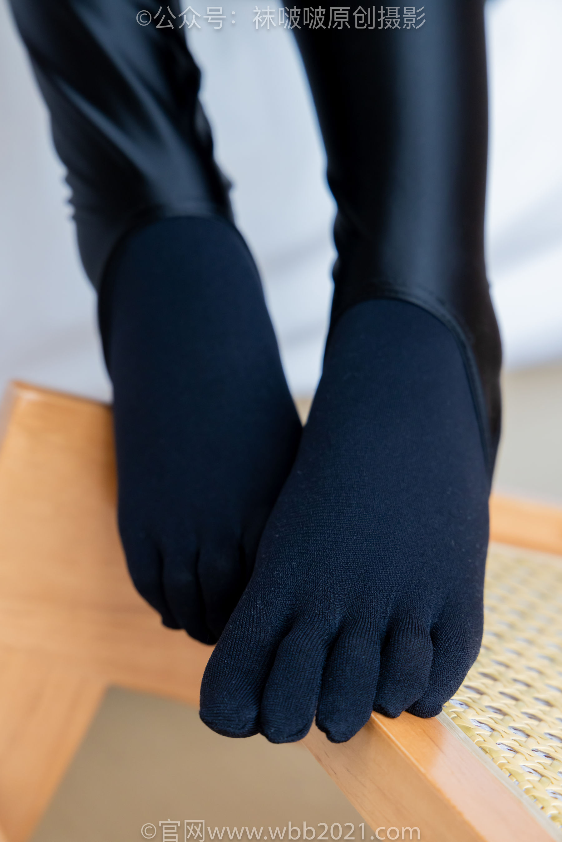 BoBoSocks袜啵啵 No.499 甜甜圈 - 高跟长靴、踩脚裤、厚黑丝五指袜、黑皮手套、裤里丝/(144P)