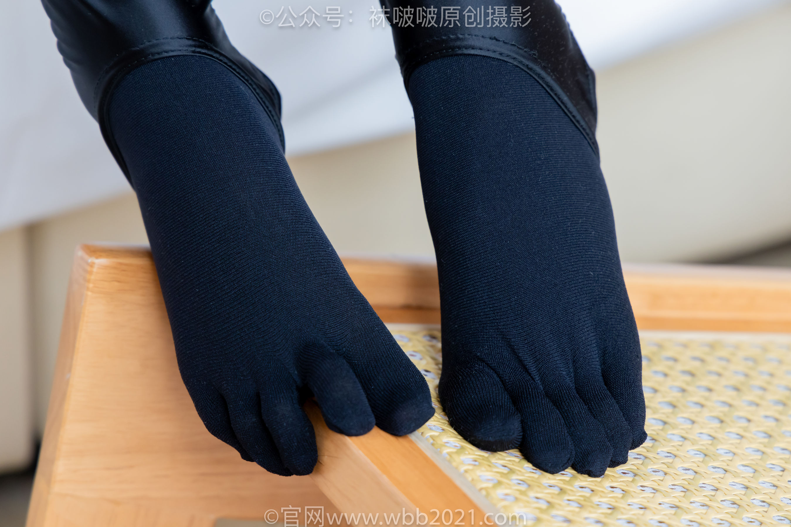 BoBoSocks袜啵啵 No.499 甜甜圈 - 高跟长靴、踩脚裤、厚黑丝五指袜、黑皮手套、裤里丝/(144P)