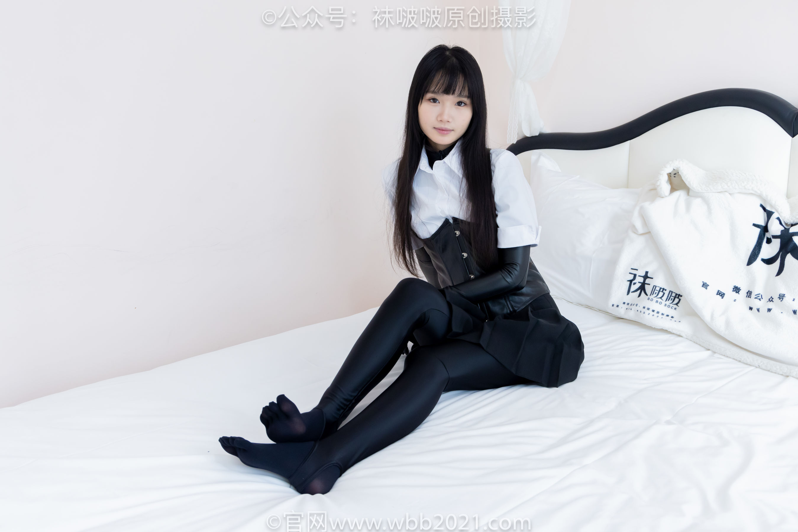 BoBoSocks袜啵啵 No.499 甜甜圈 - 高跟长靴、踩脚裤、厚黑丝五指袜、黑皮手套、裤里丝/(144P)