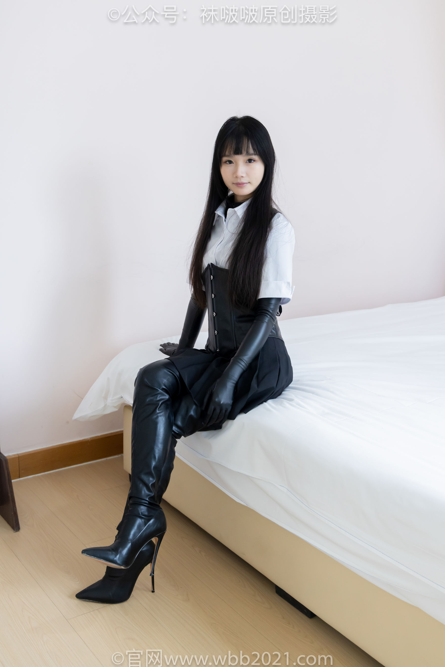 BoBoSocks袜啵啵 No.499 甜甜圈 - 高跟长靴、踩脚裤、厚黑丝五指袜、黑皮手套、裤里丝/(144P)