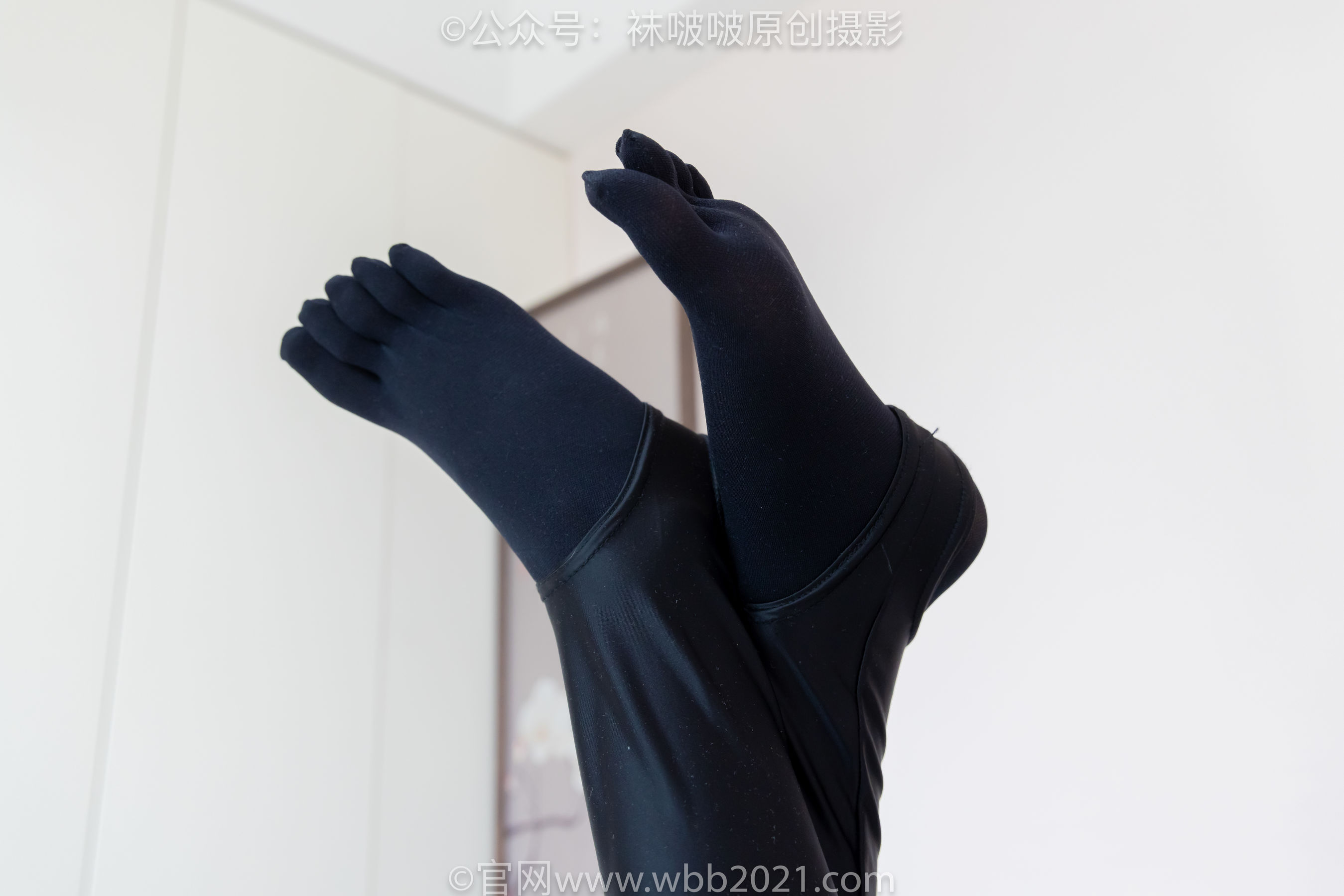 BoBoSocks袜啵啵 No.499 甜甜圈 - 高跟长靴、踩脚裤、厚黑丝五指袜、黑皮手套、裤里丝/(144P)