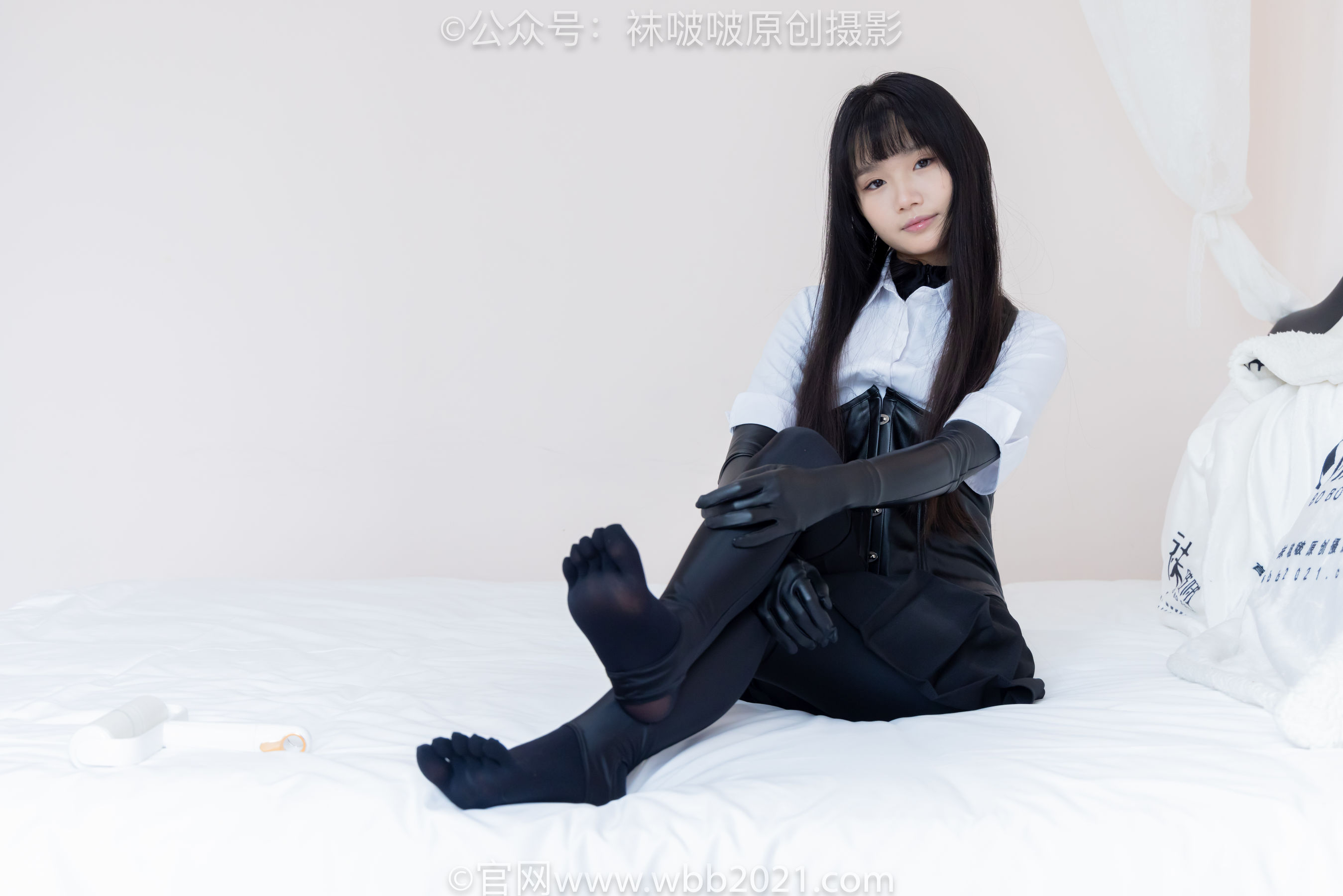 BoBoSocks袜啵啵 No.499 甜甜圈 - 高跟长靴、踩脚裤、厚黑丝五指袜、黑皮手套、裤里丝/(144P)