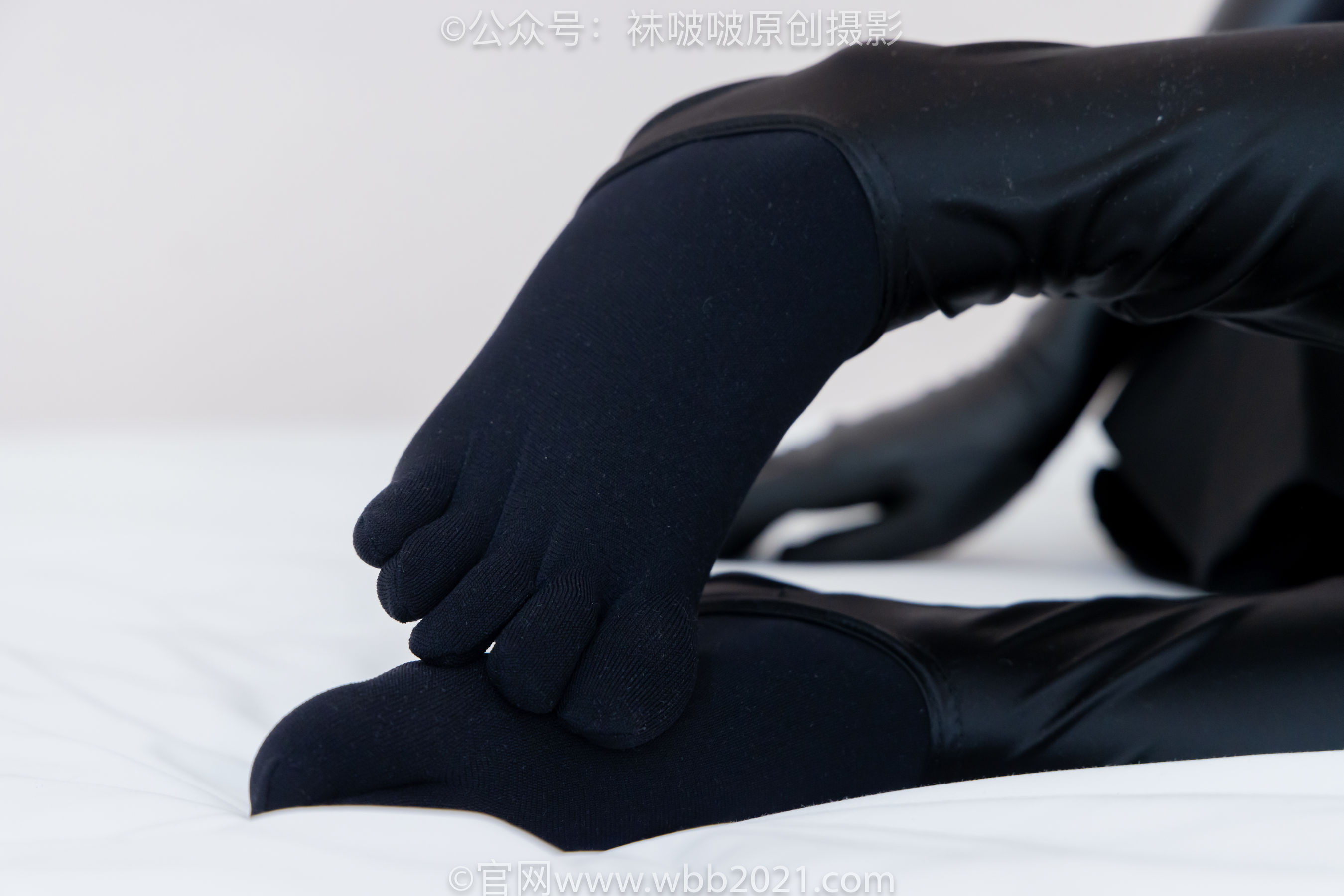 BoBoSocks袜啵啵 No.499 甜甜圈 - 高跟长靴、踩脚裤、厚黑丝五指袜、黑皮手套、裤里丝/(144P)