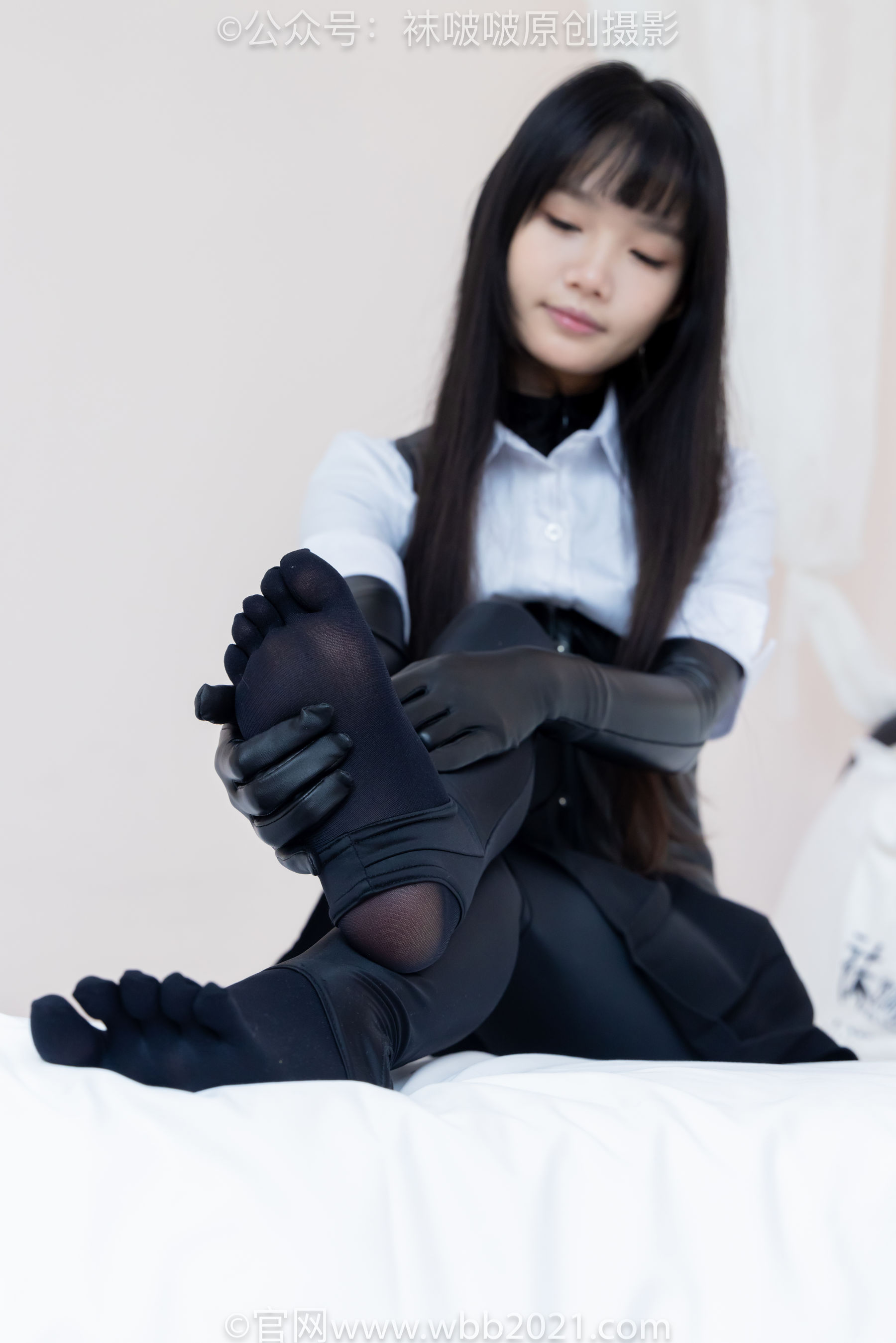 BoBoSocks袜啵啵 No.499 甜甜圈 - 高跟长靴、踩脚裤、厚黑丝五指袜、黑皮手套、裤里丝/(144P)