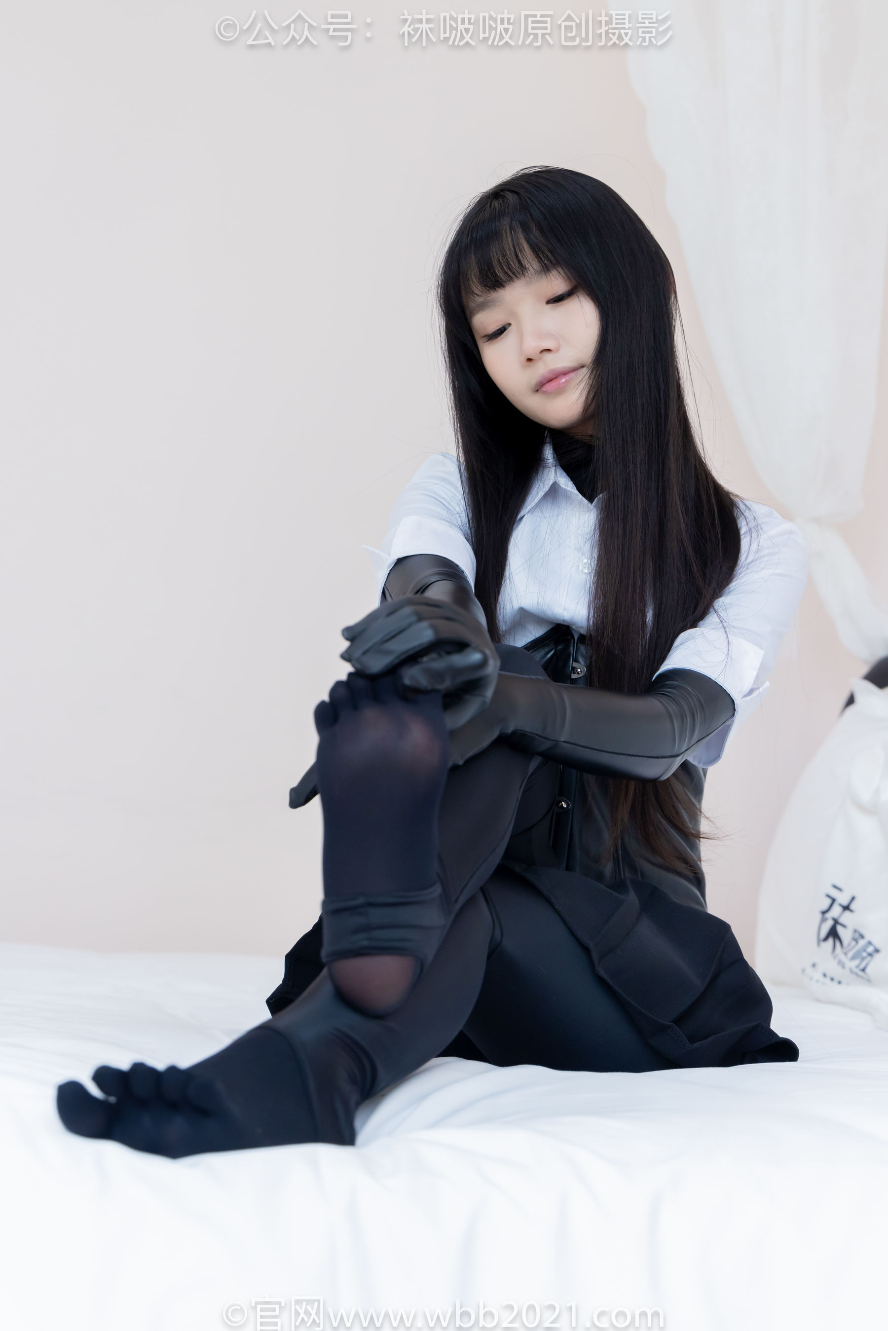 BoBoSocks袜啵啵 No.499 甜甜圈 - 高跟长靴、踩脚裤、厚黑丝五指袜、黑皮手套、裤里丝/(144P)