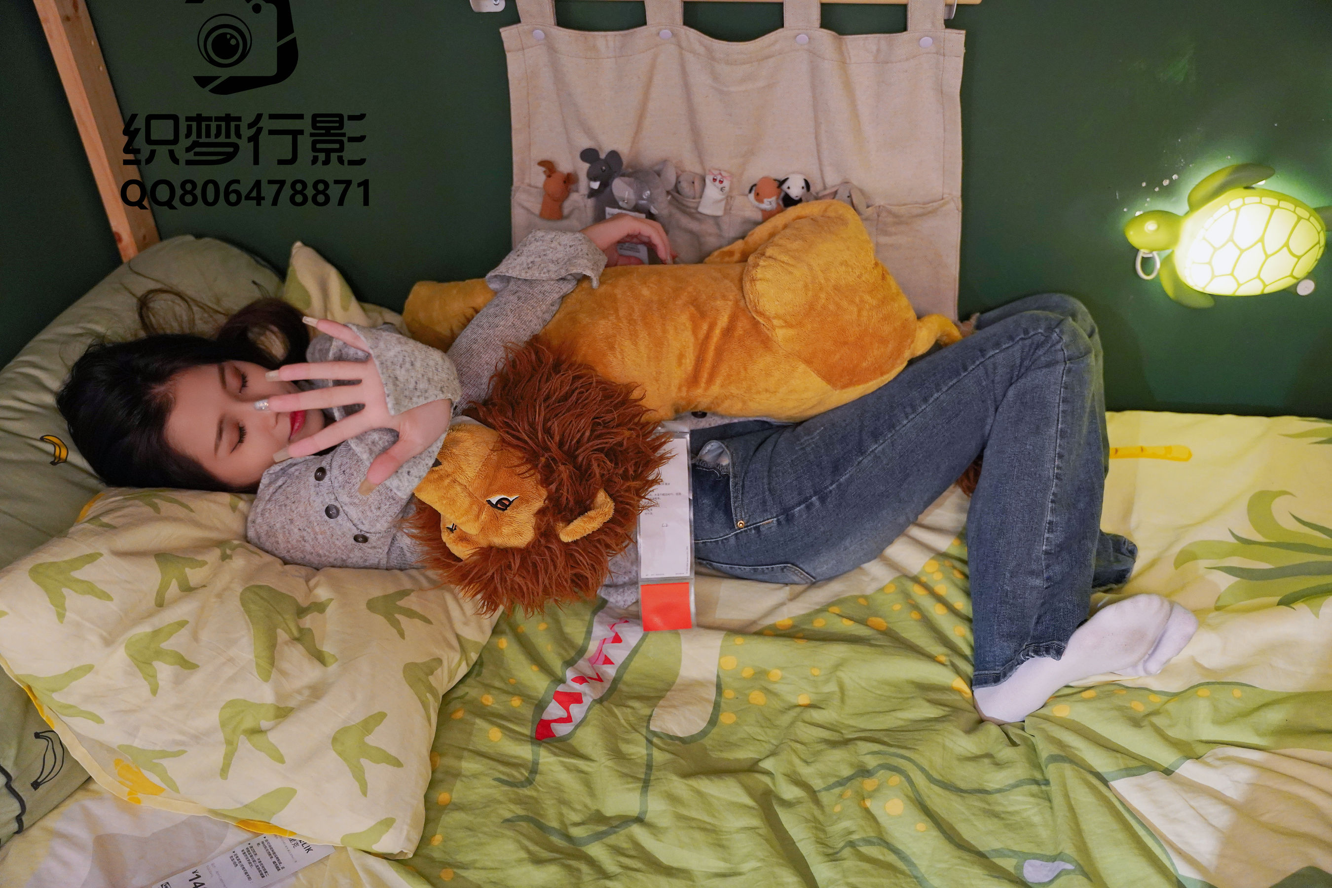 [织梦映像] 人潮拥挤-眼里温馨已通电/(325P)