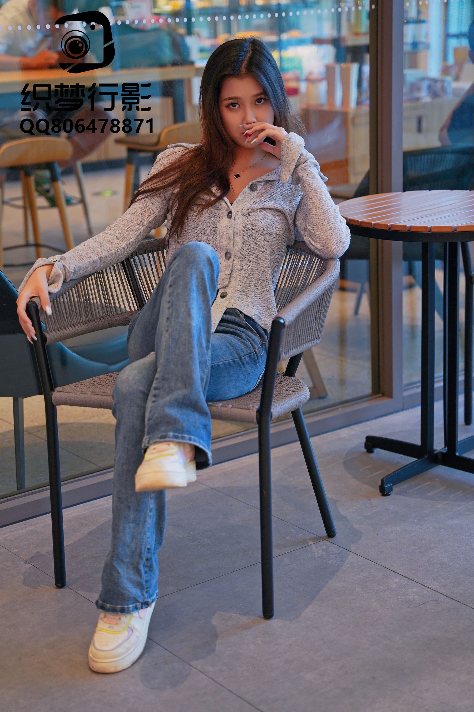 [织梦映像] 人潮拥挤-眼里温馨已通电/(325P)