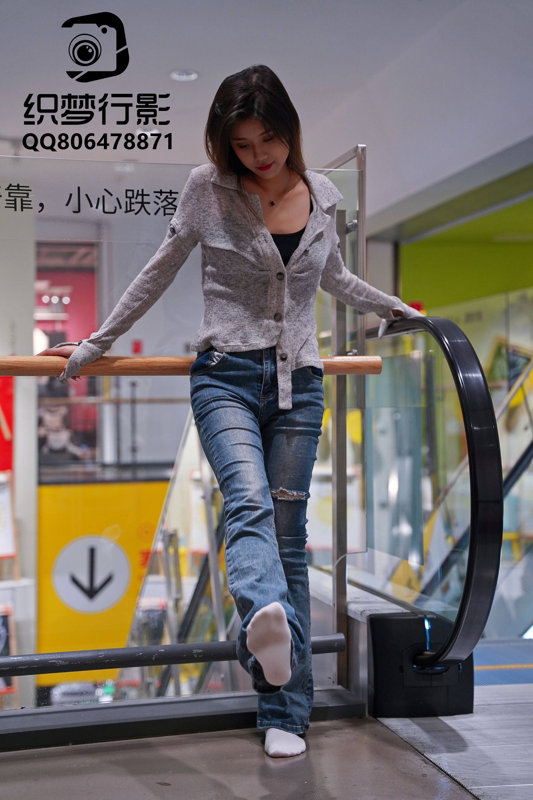 [织梦映像] 人潮拥挤-眼里温馨已通电/(325P)