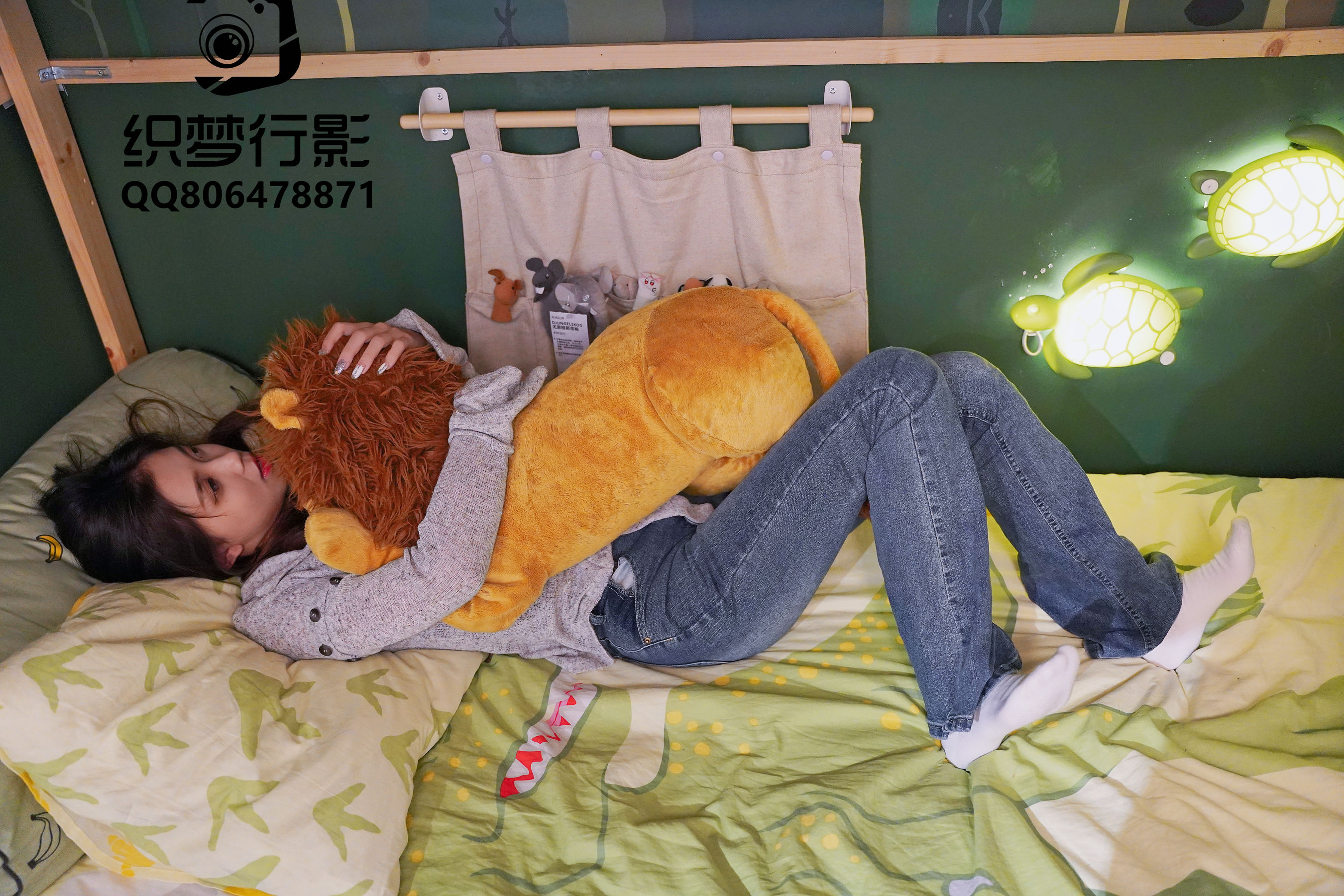 [织梦映像] 人潮拥挤-眼里温馨已通电/(325P)