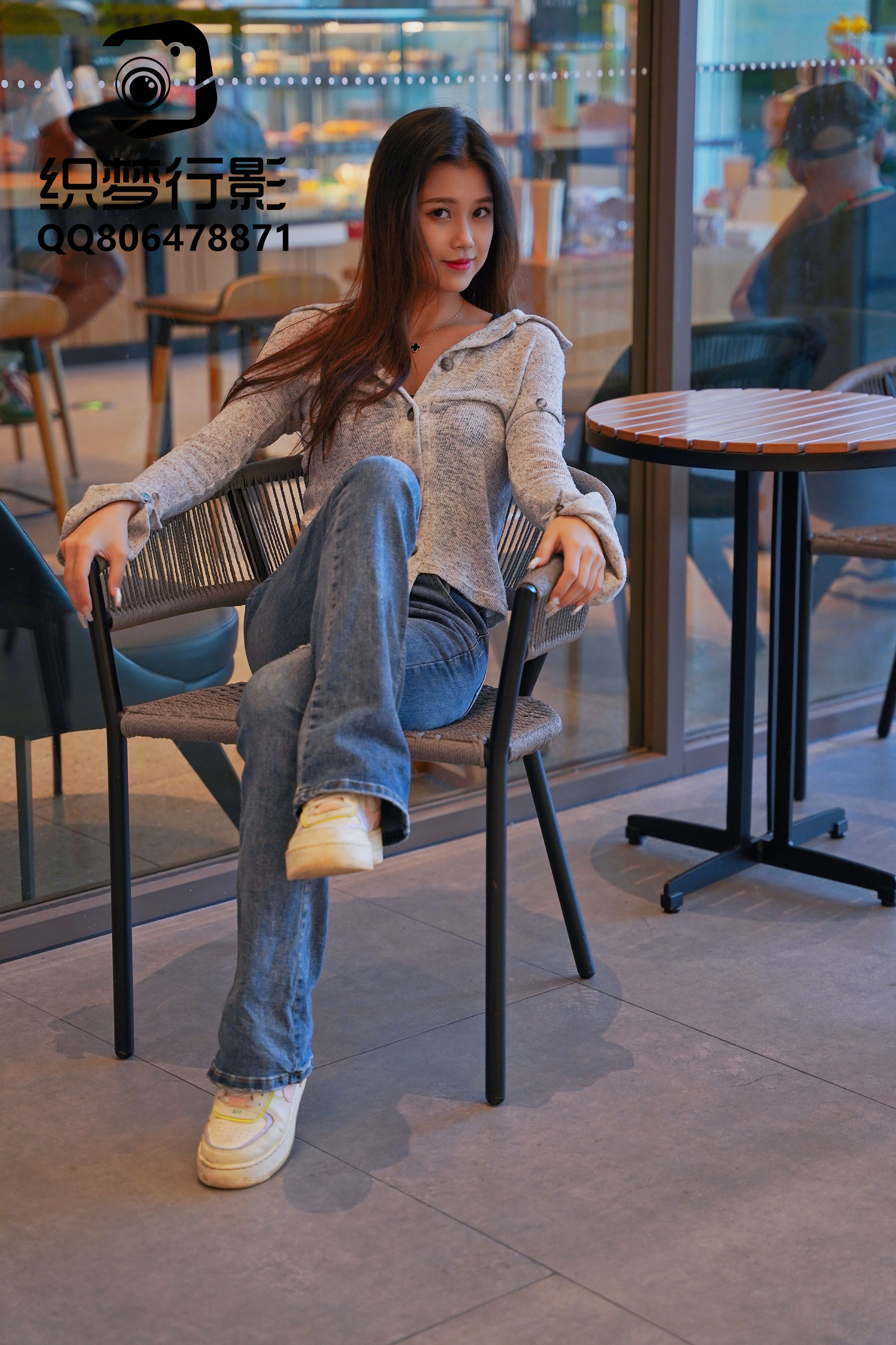 [织梦映像] 人潮拥挤-眼里温馨已通电/(325P)