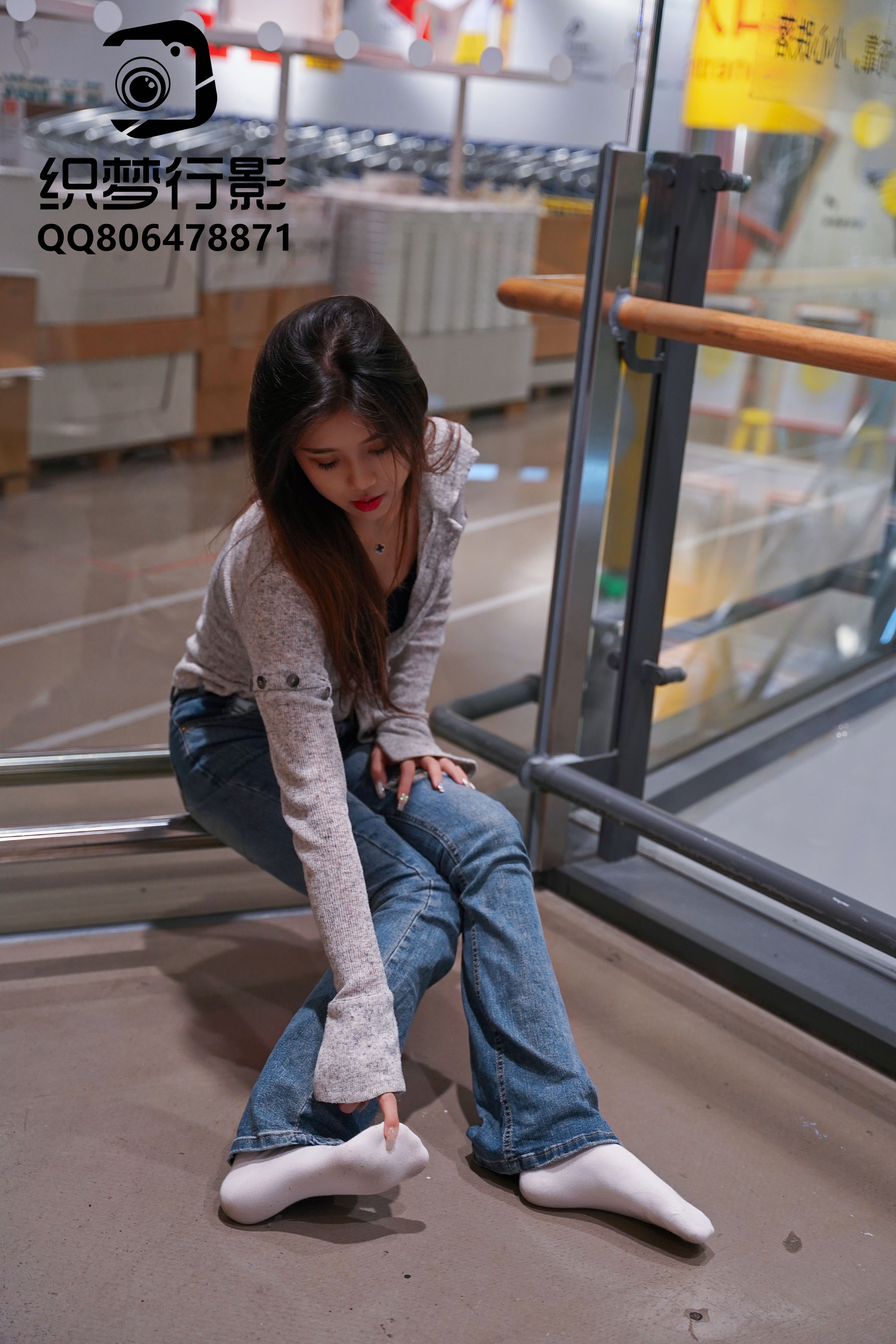 [织梦映像] 人潮拥挤-眼里温馨已通电/(325P)