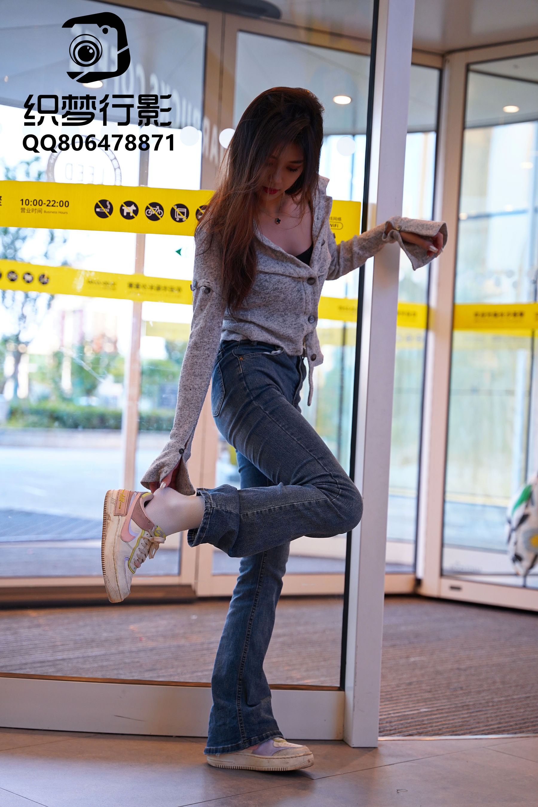 [织梦映像] 人潮拥挤-眼里温馨已通电/(325P)