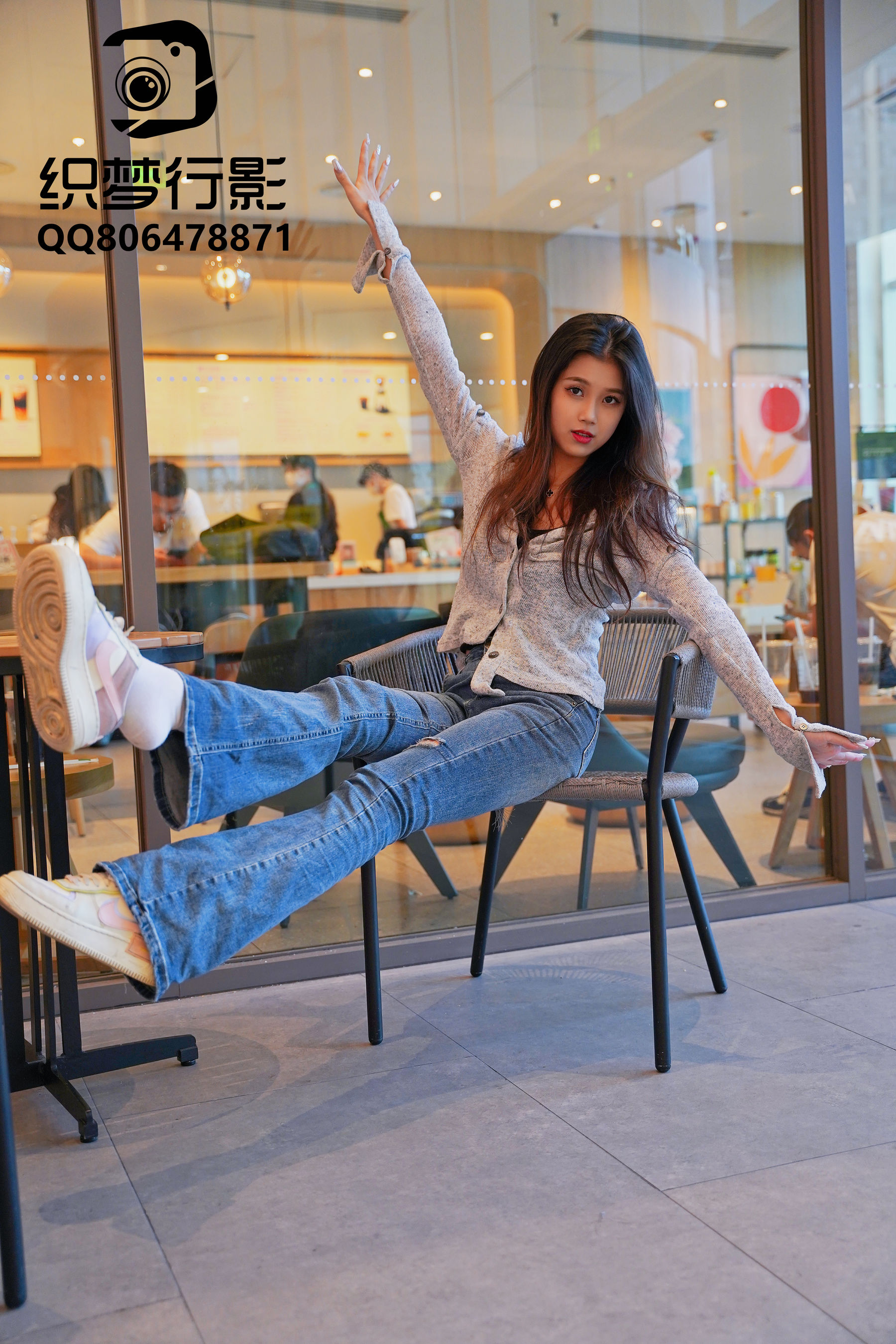 [织梦映像] 人潮拥挤-眼里温馨已通电/(325P)