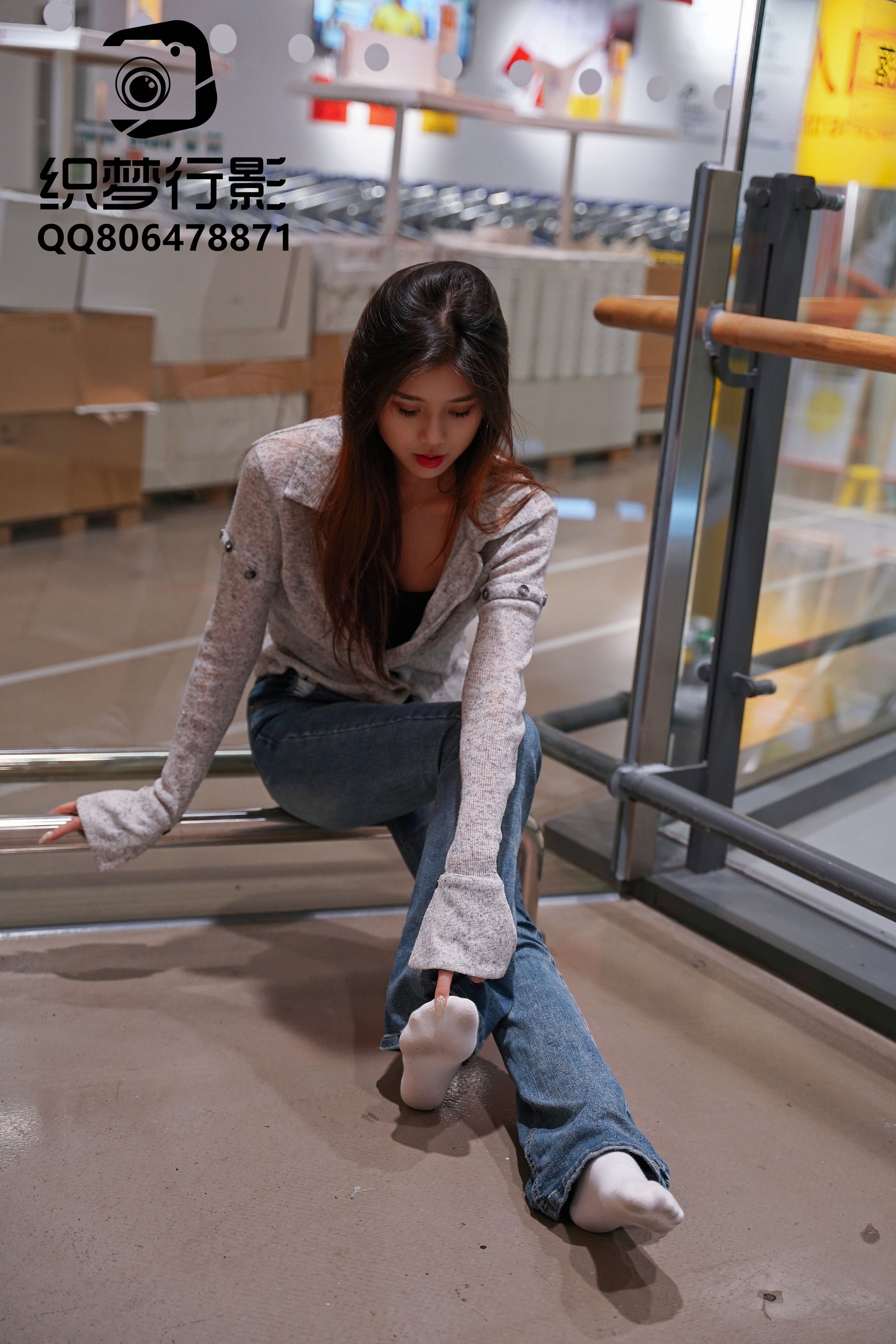 [织梦映像] 人潮拥挤-眼里温馨已通电/(325P)