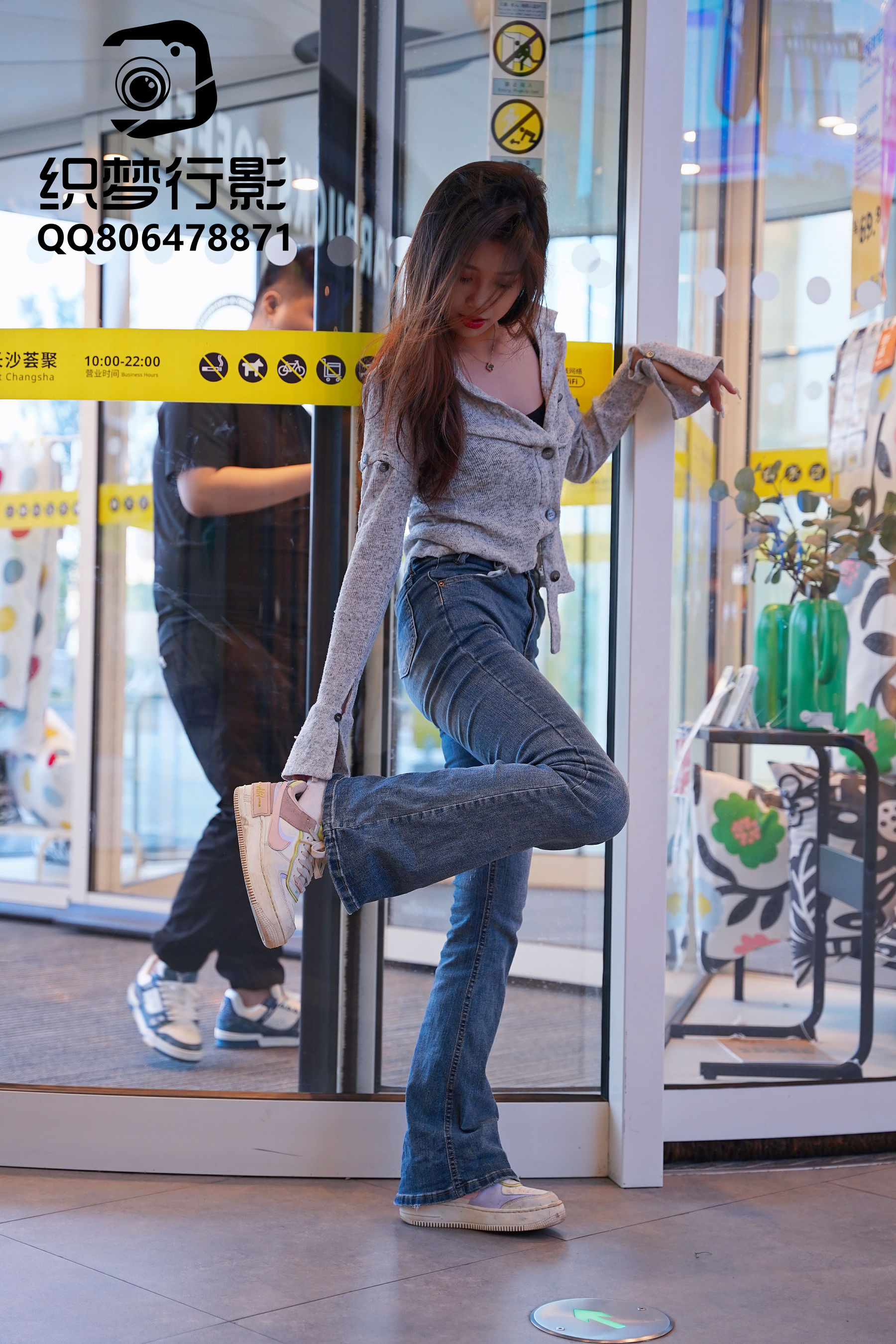 [织梦映像] 人潮拥挤-眼里温馨已通电/(325P)