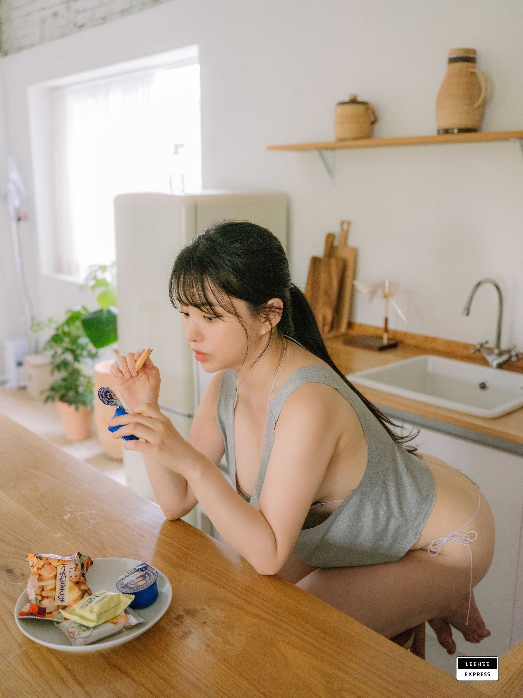 [LEEHEE EXPRESS] LEND-037 - Yuri/(65P)