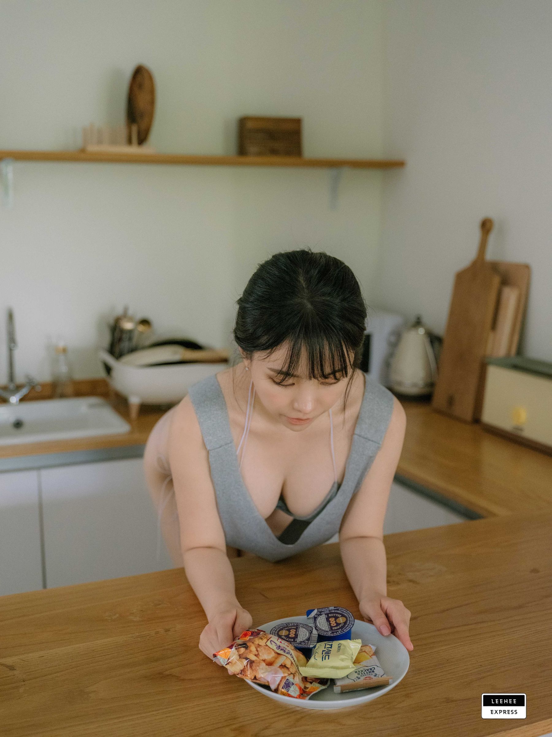 [LEEHEE EXPRESS] LEND-037 - Yuri/(65P)