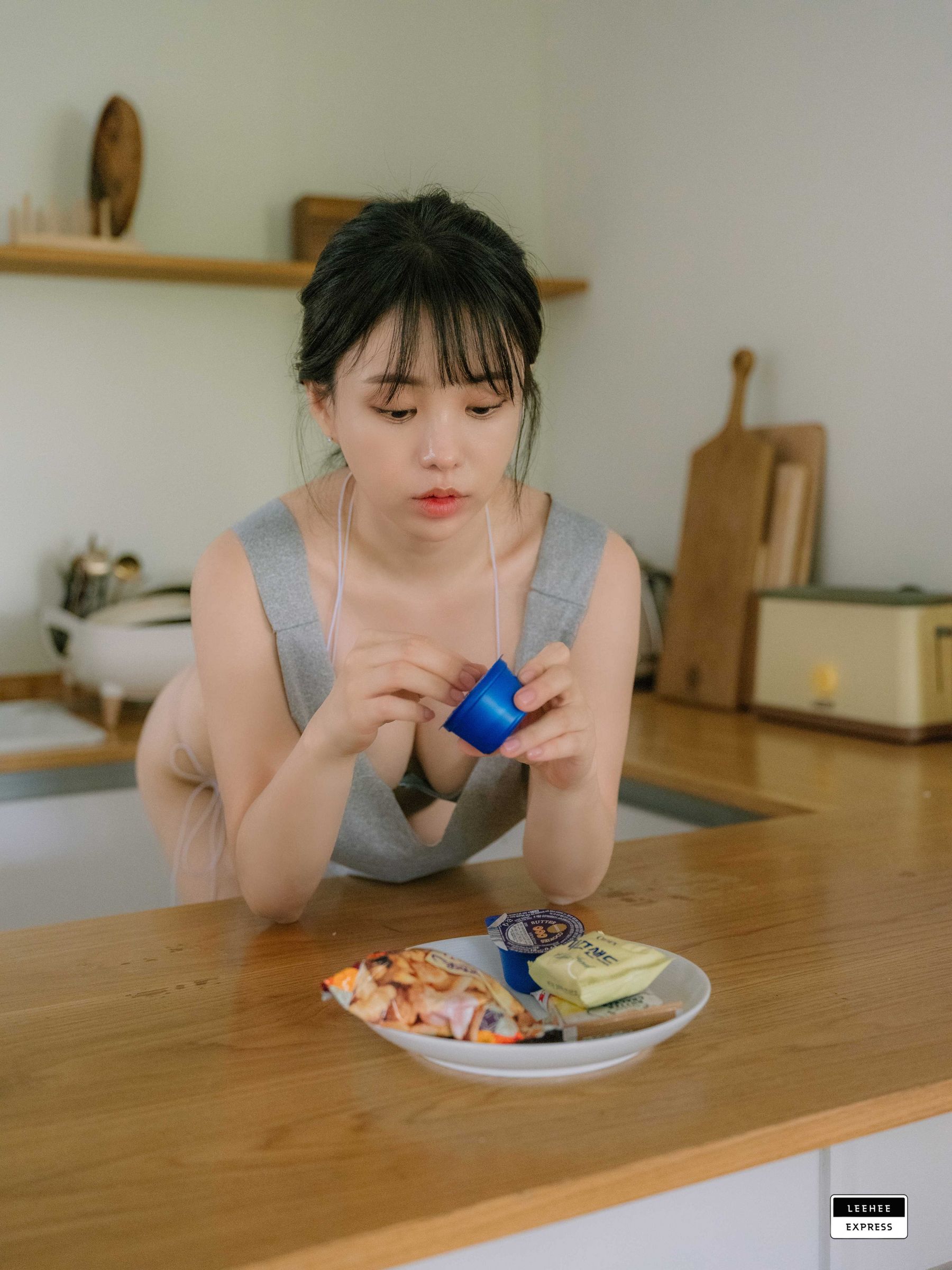 [LEEHEE EXPRESS] LEND-037 - Yuri/(65P)