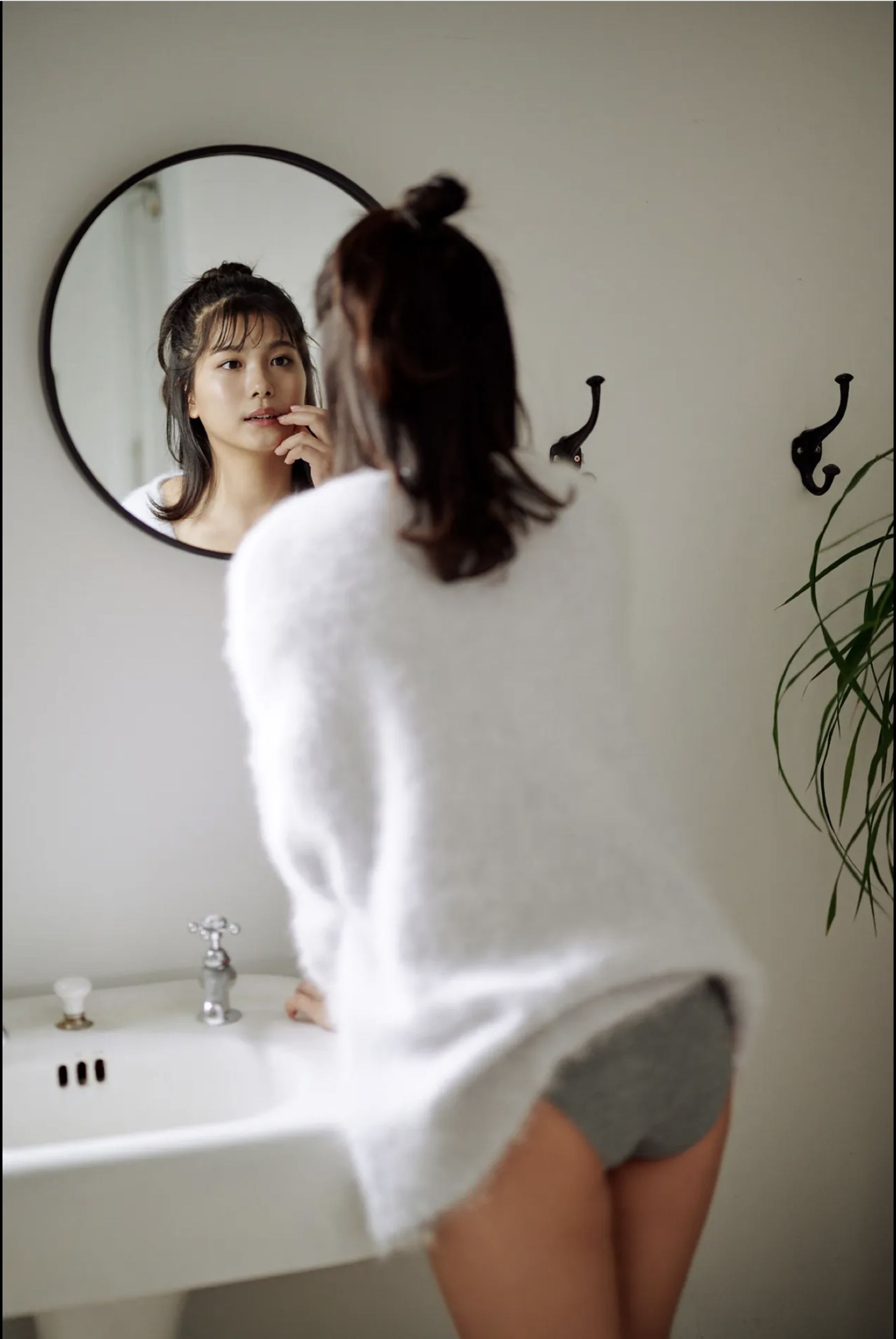 朝日ななみ - 22歳の純真ビキニ/(64P)