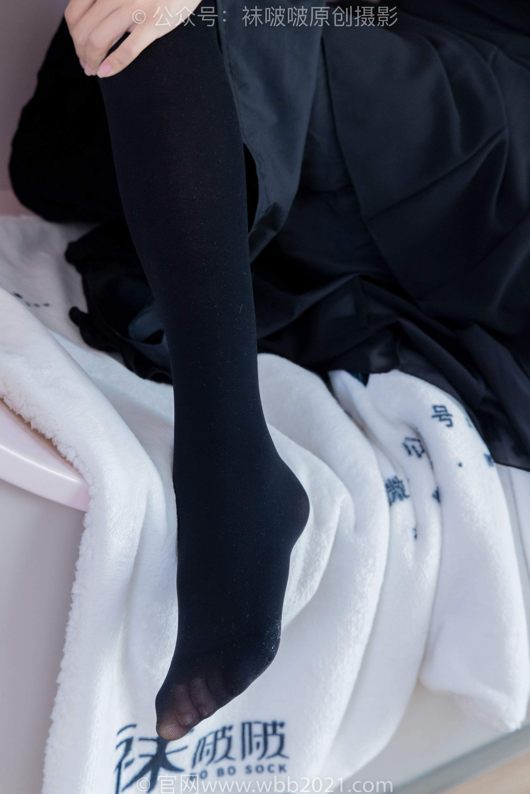 BoBoSocks袜啵啵 No.511 奶油 - 平底鞋、厚黑丝、做瑜伽动作时老头乐挠脚剧情/(140P)