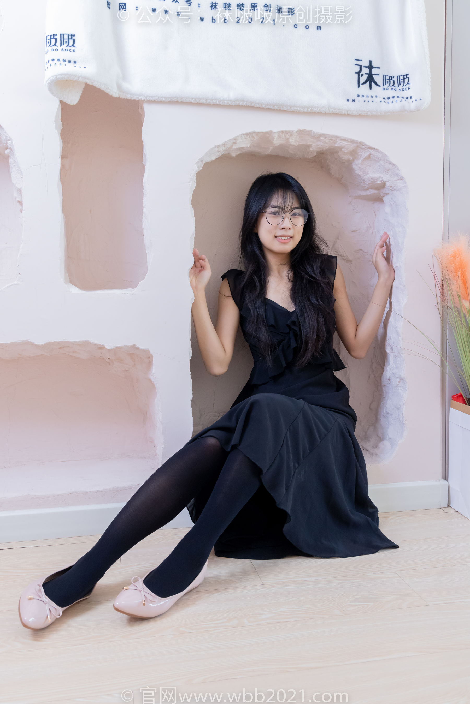 BoBoSocks袜啵啵 No.511 奶油 - 平底鞋、厚黑丝、做瑜伽动作时老头乐挠脚剧情/(140P)