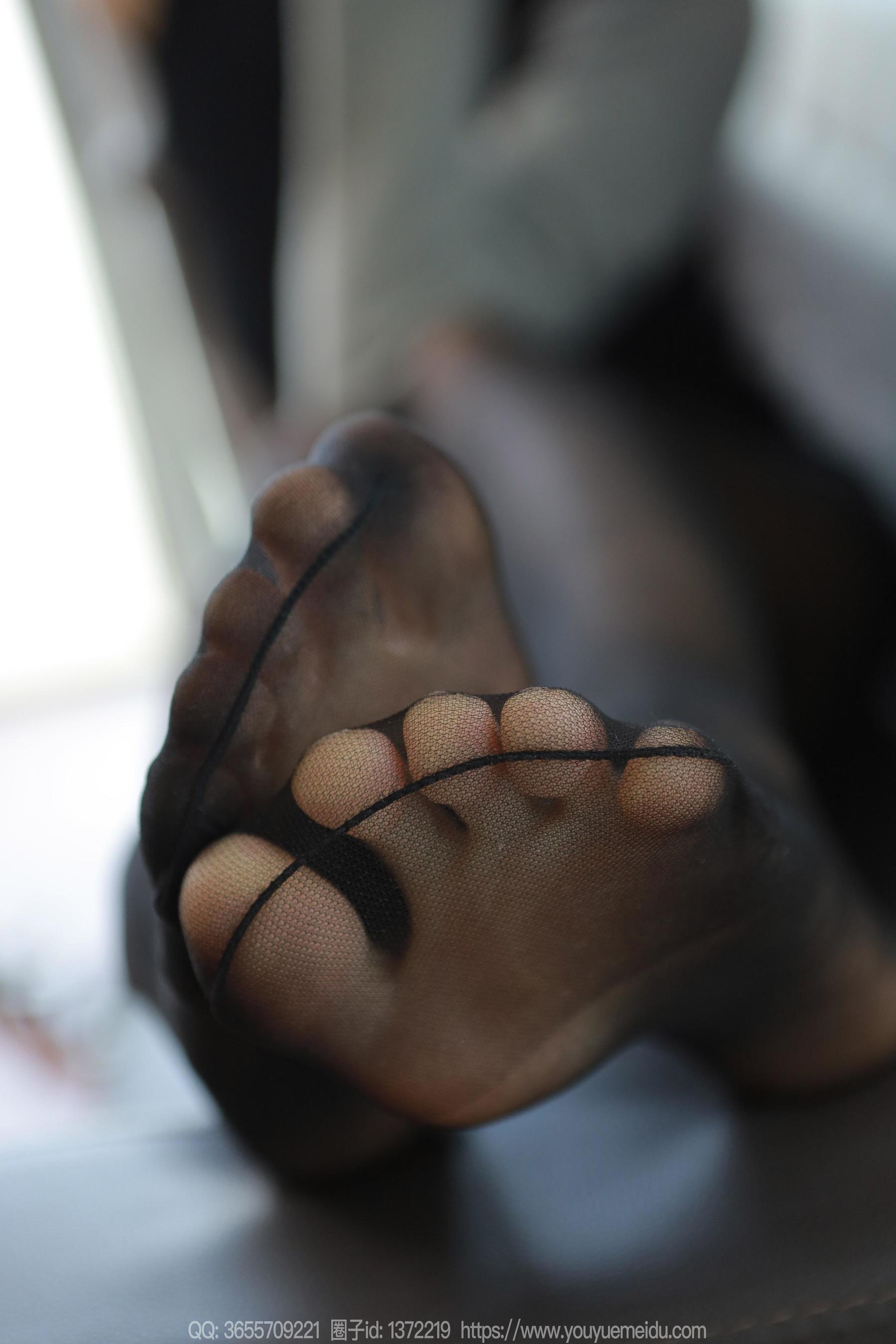 IESS异思趣向 - 模特： 兔兔 《可爱脚丫》/(80P)