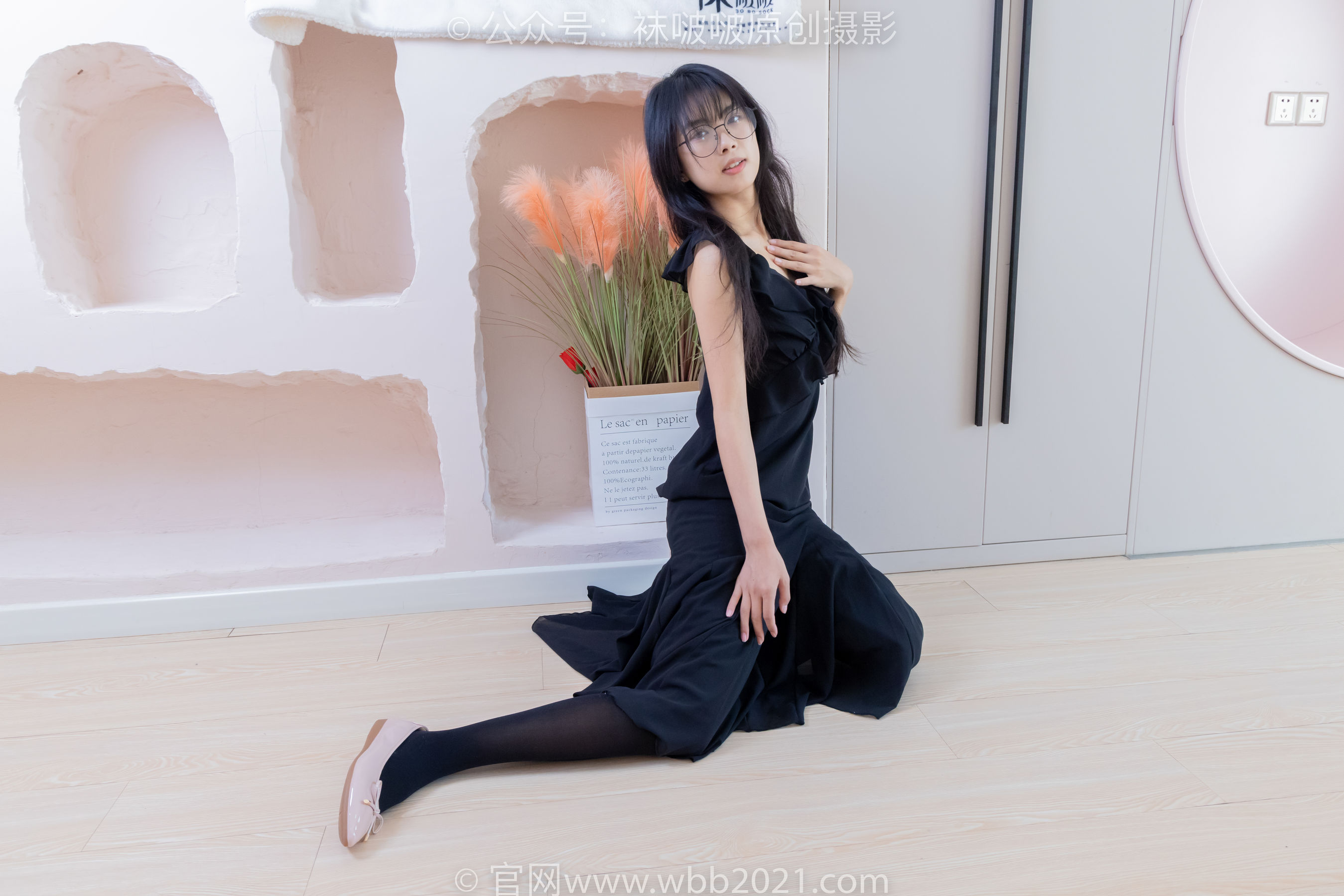 BoBoSocks袜啵啵 No.511 奶油 - 平底鞋、厚黑丝、做瑜伽动作时老头乐挠脚剧情/(140P)