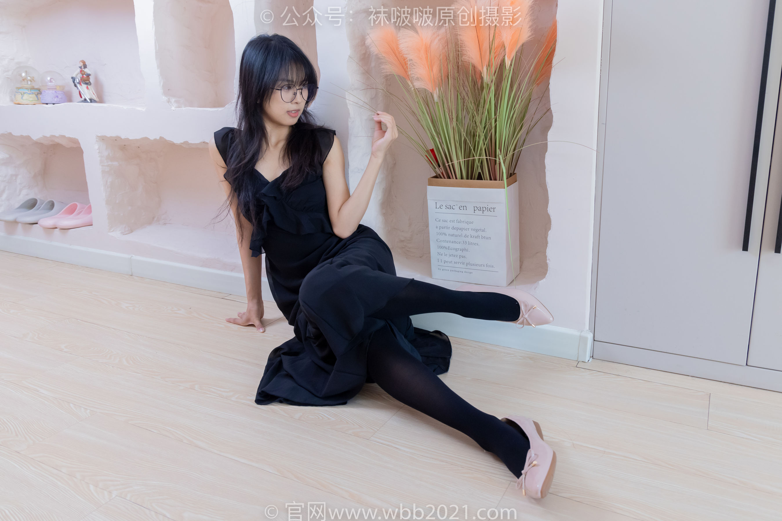 BoBoSocks袜啵啵 No.511 奶油 - 平底鞋、厚黑丝、做瑜伽动作时老头乐挠脚剧情/(140P)