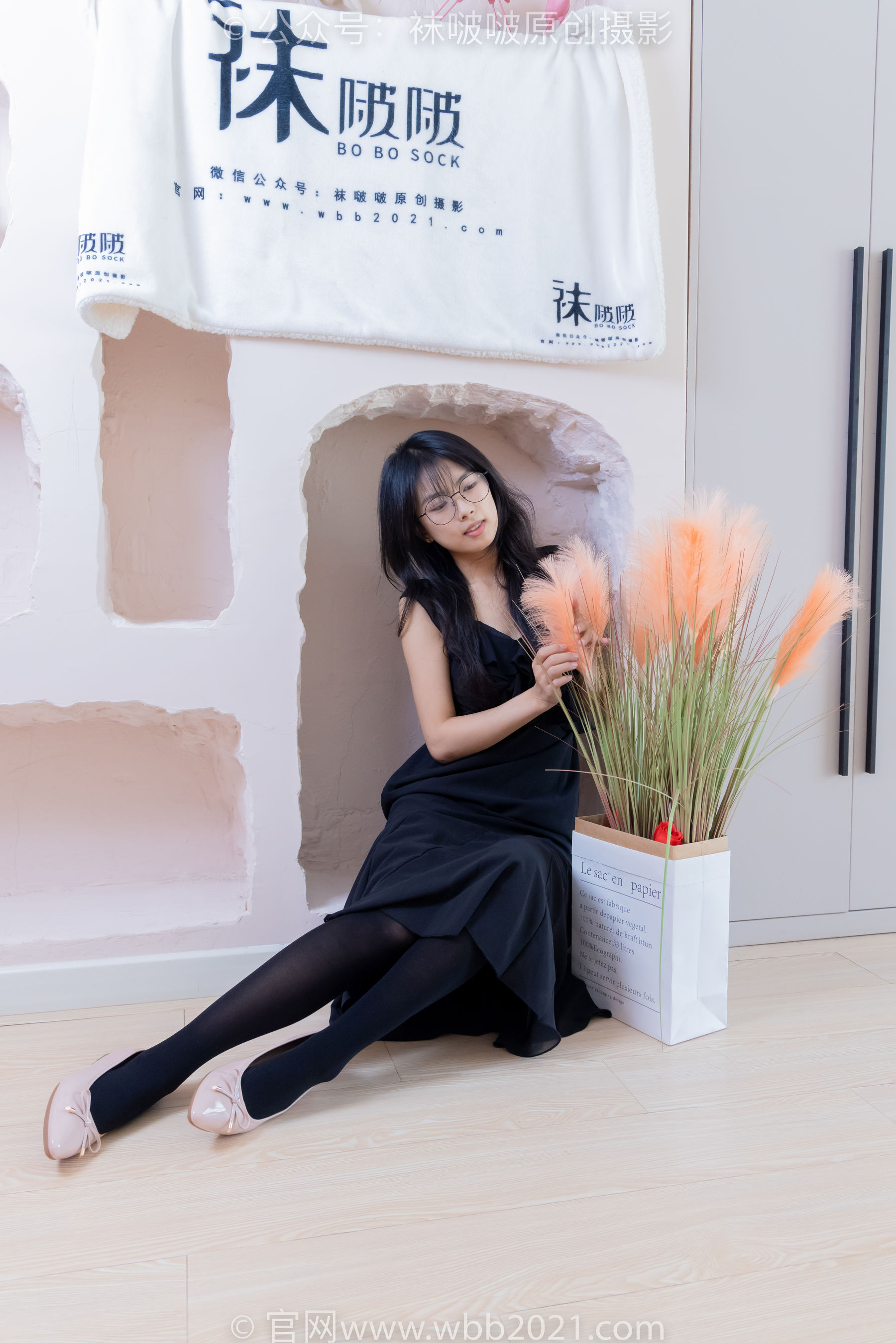 BoBoSocks袜啵啵 No.511 奶油 - 平底鞋、厚黑丝、做瑜伽动作时老头乐挠脚剧情/(140P)