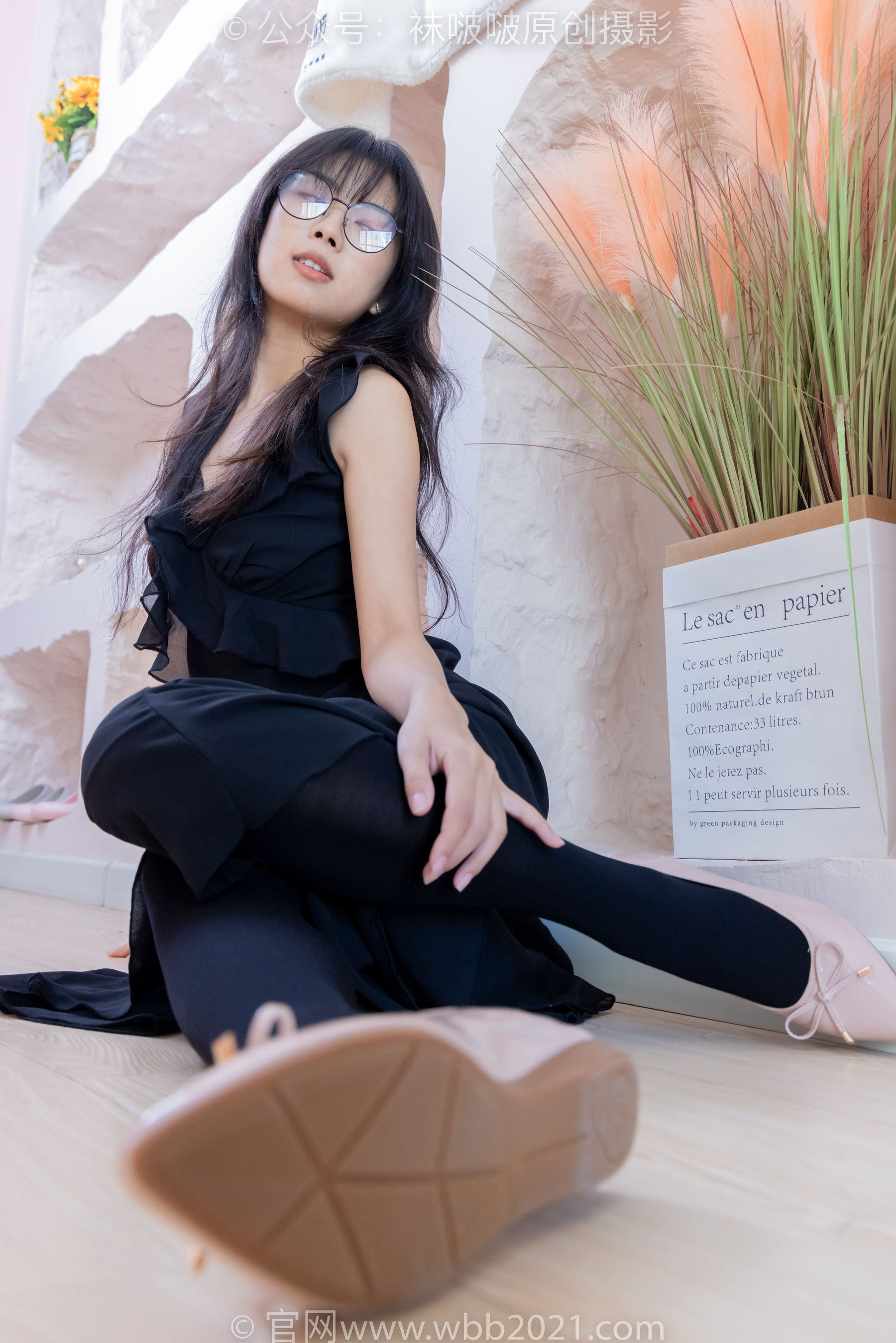 BoBoSocks袜啵啵 No.511 奶油 - 平底鞋、厚黑丝、做瑜伽动作时老头乐挠脚剧情/(140P)