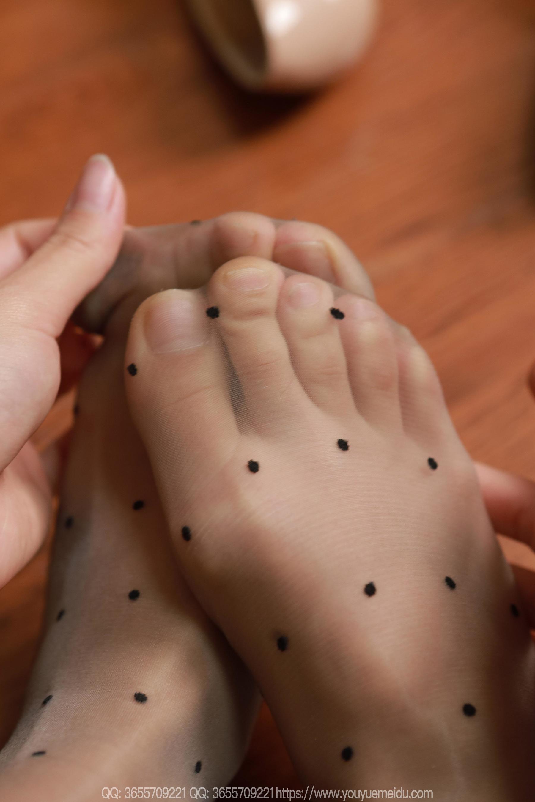 IESS异思趣向 - 模特： 兔兔 《吊带波点》/(91P)