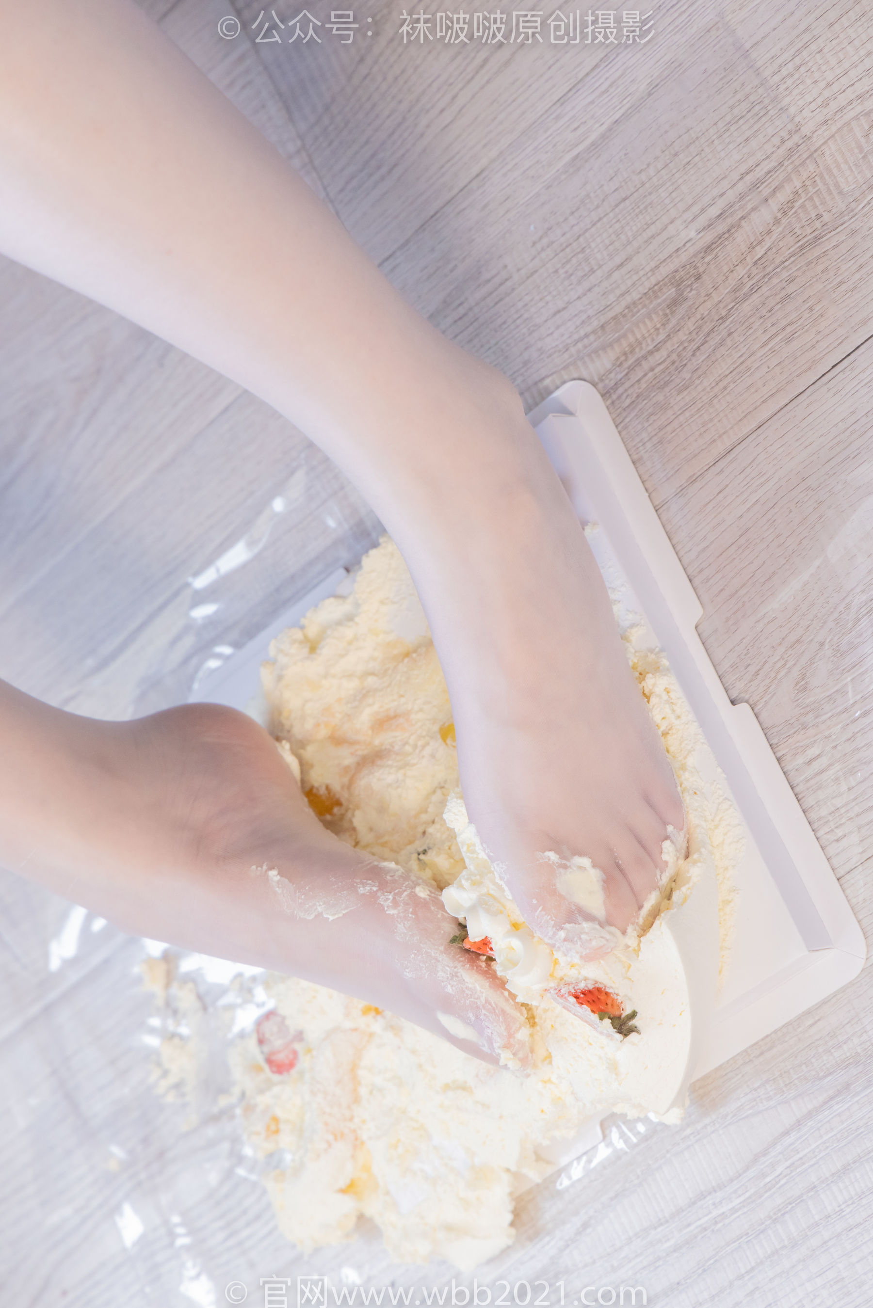 BoBoSocks袜啵啵 No.512 甜甜圈 - 高跟鞋、油亮薄白丝、袜踩奶油蛋糕剧情/(143P)