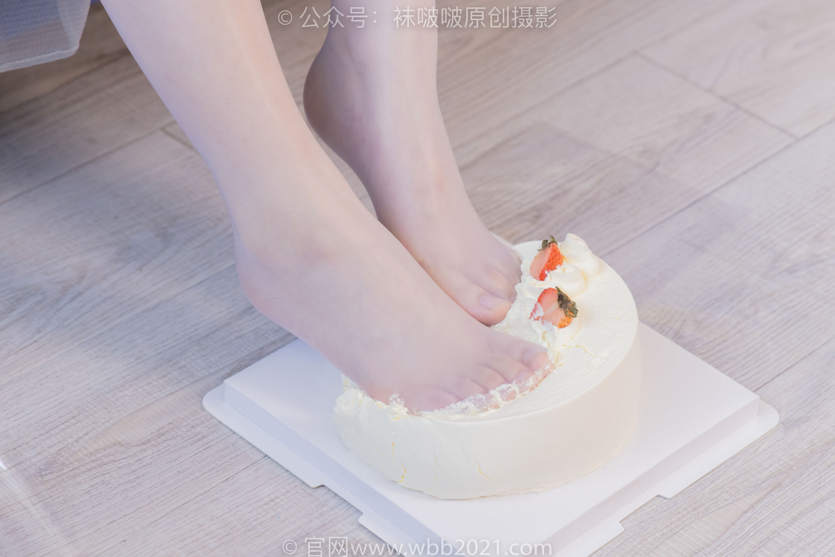 BoBoSocks袜啵啵 No.512 甜甜圈 - 高跟鞋、油亮薄白丝、袜踩奶油蛋糕剧情/(143P)